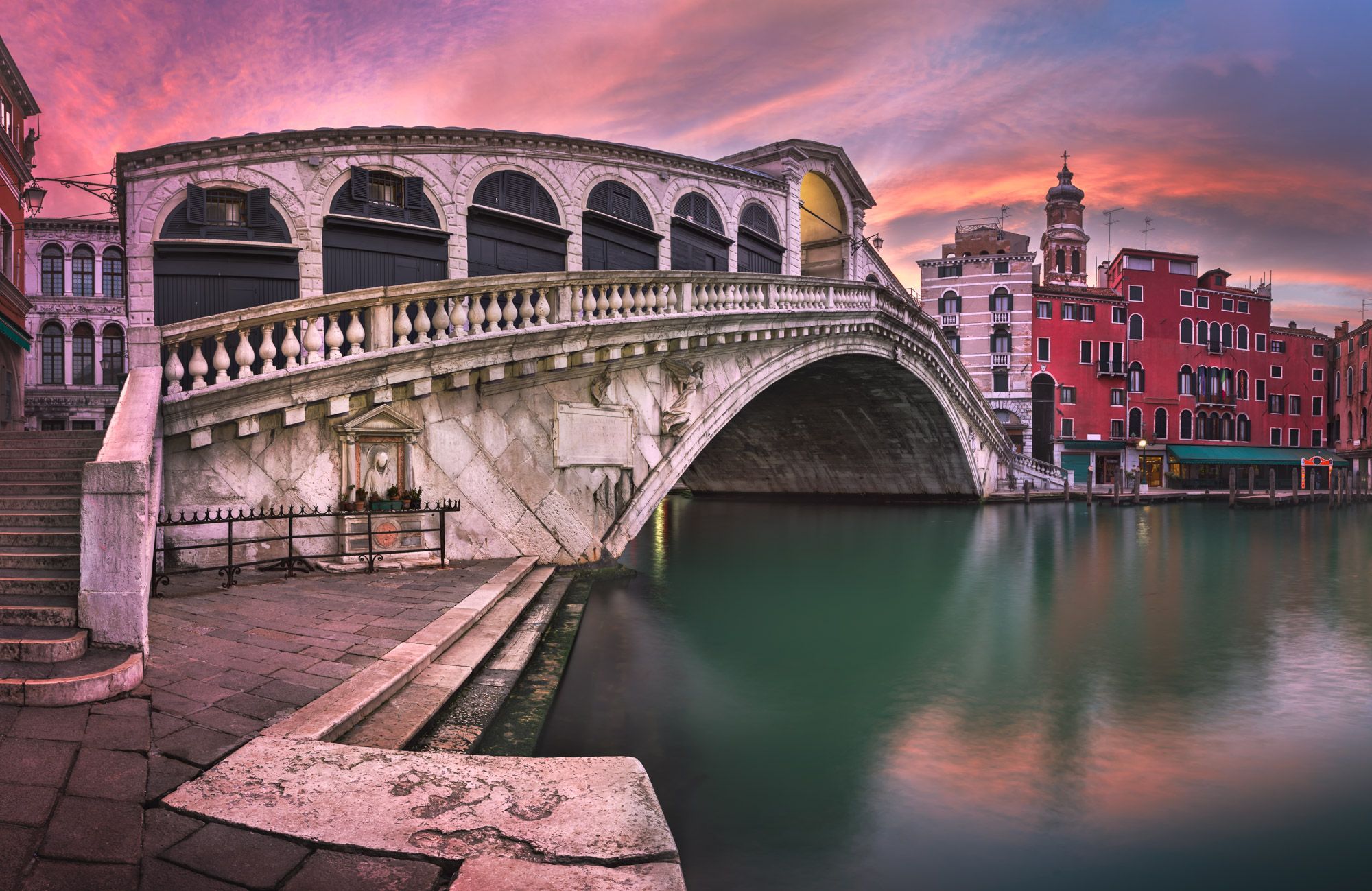 2000x1299 Rialto Bridge, Grand Canal, Venice at Sunrise