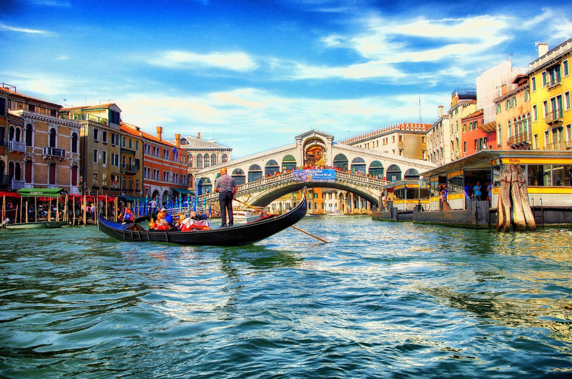 1920x1272 Download Vibrant Rialto Bridge In Venice Italy Wallpaper