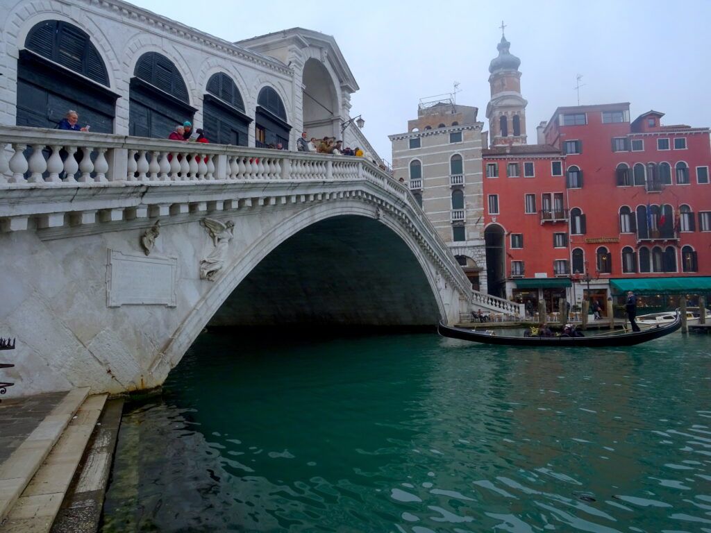 1024x768 Rialto Bridge The Most Famous Bridge In Venice