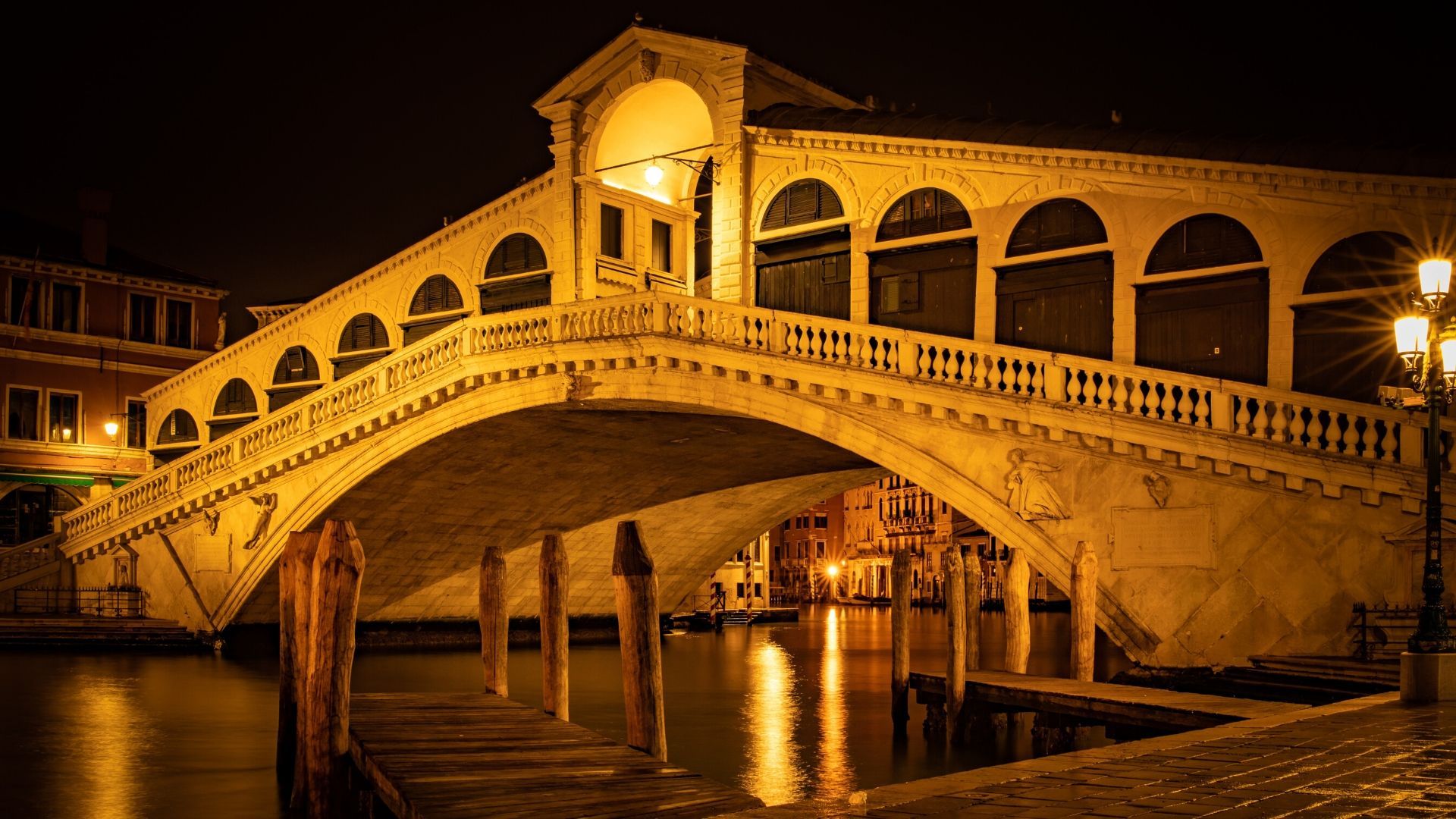 1920x1080 Venice's Rialto Bridge: history, charm and canals
