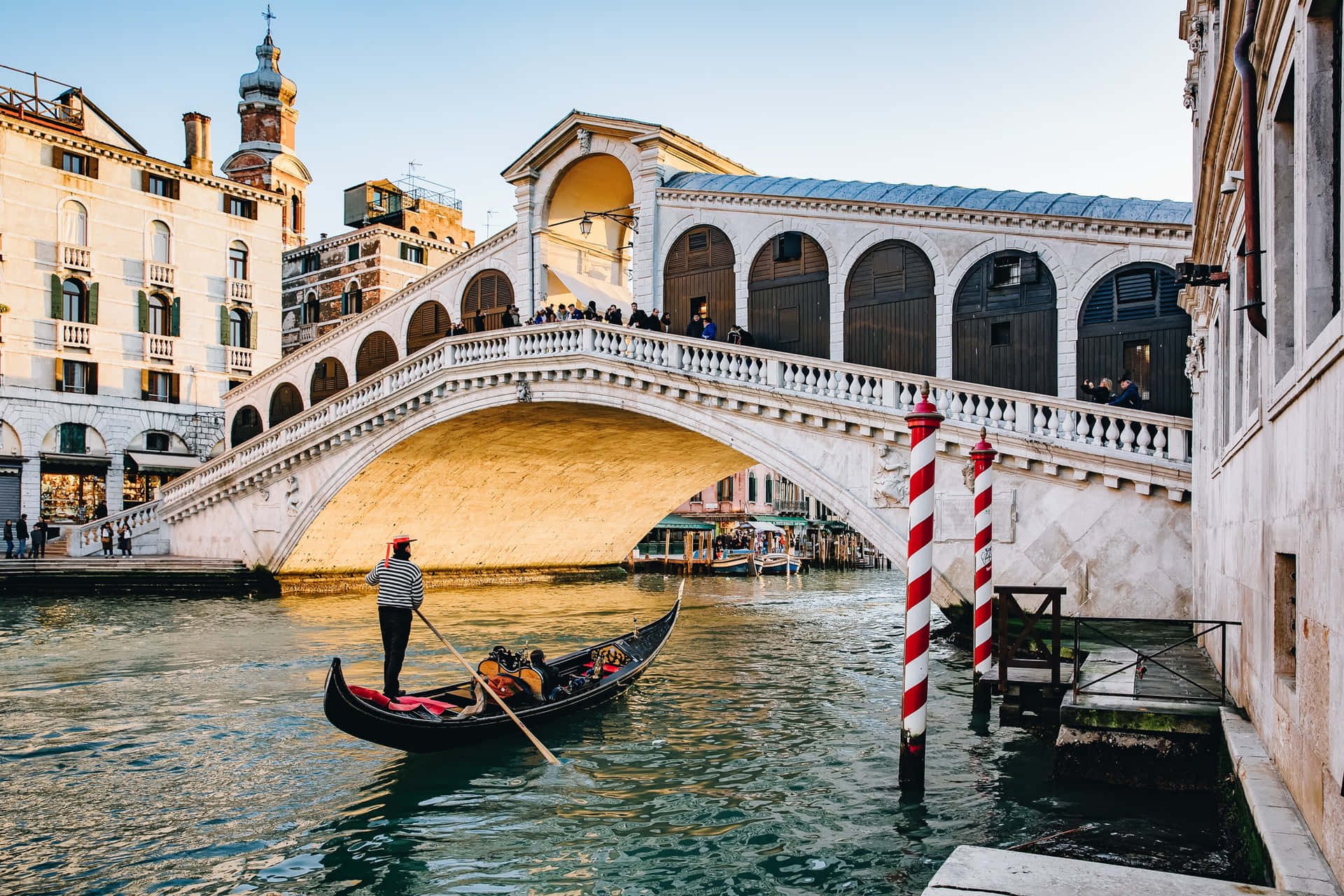 1920x1280 Download Rialto Bridge In Venice Italy During Golden Hour Wallpaper