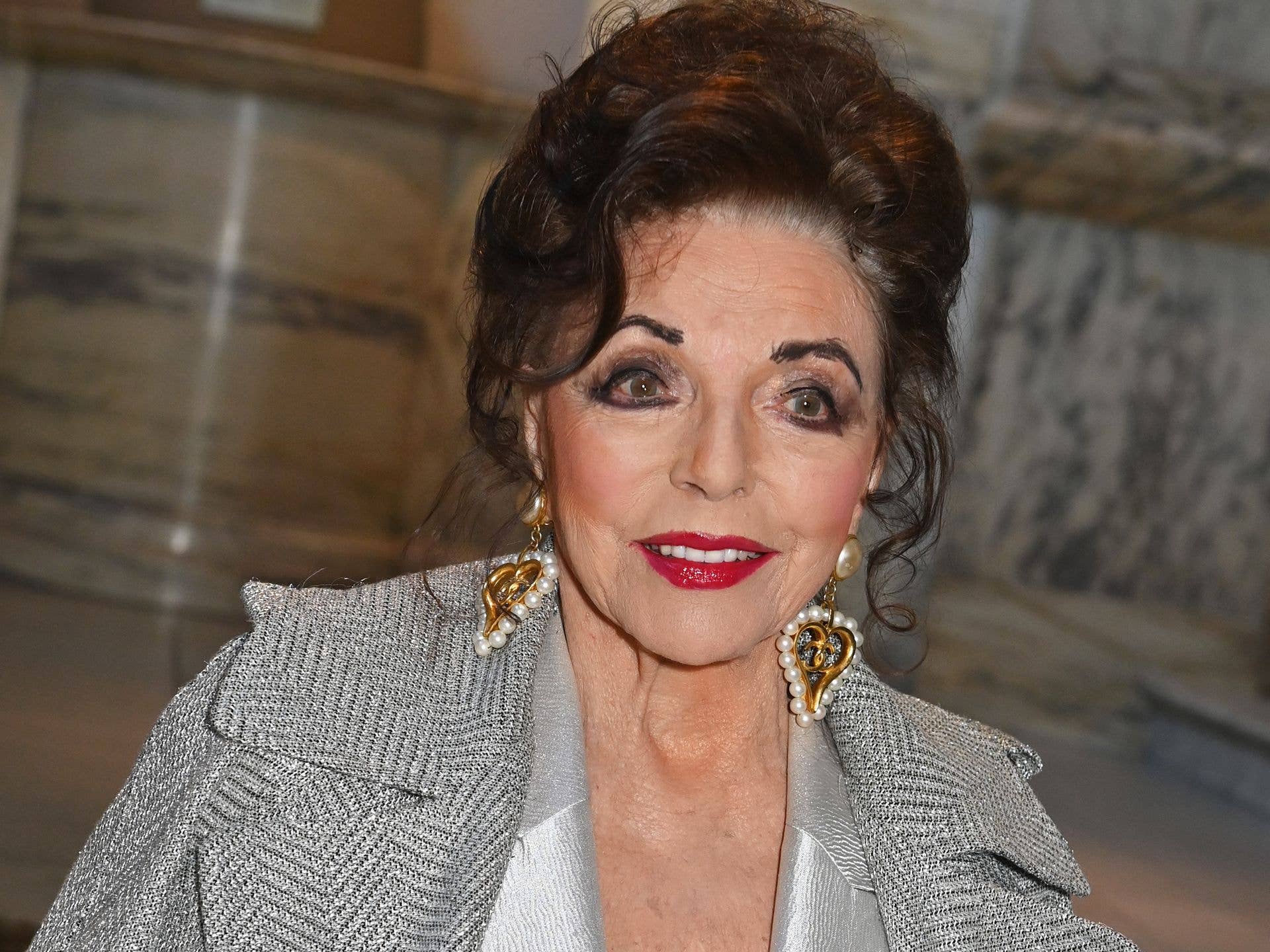 1920x1440 Joan Collins leaves fans flabbergasted with her incredible youthful look at 92. HELLO!