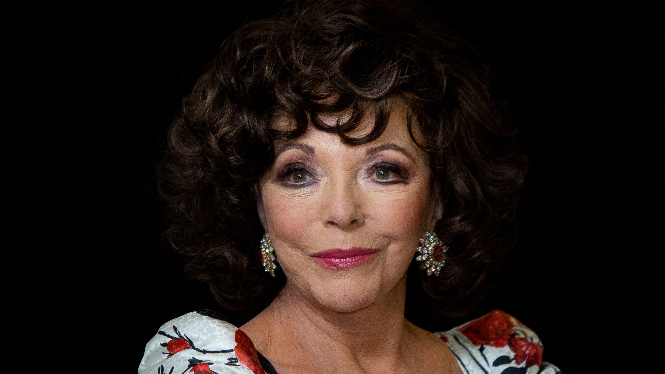 2560x1440 Joan Collins Lists Longtime NYC Pied A Terre