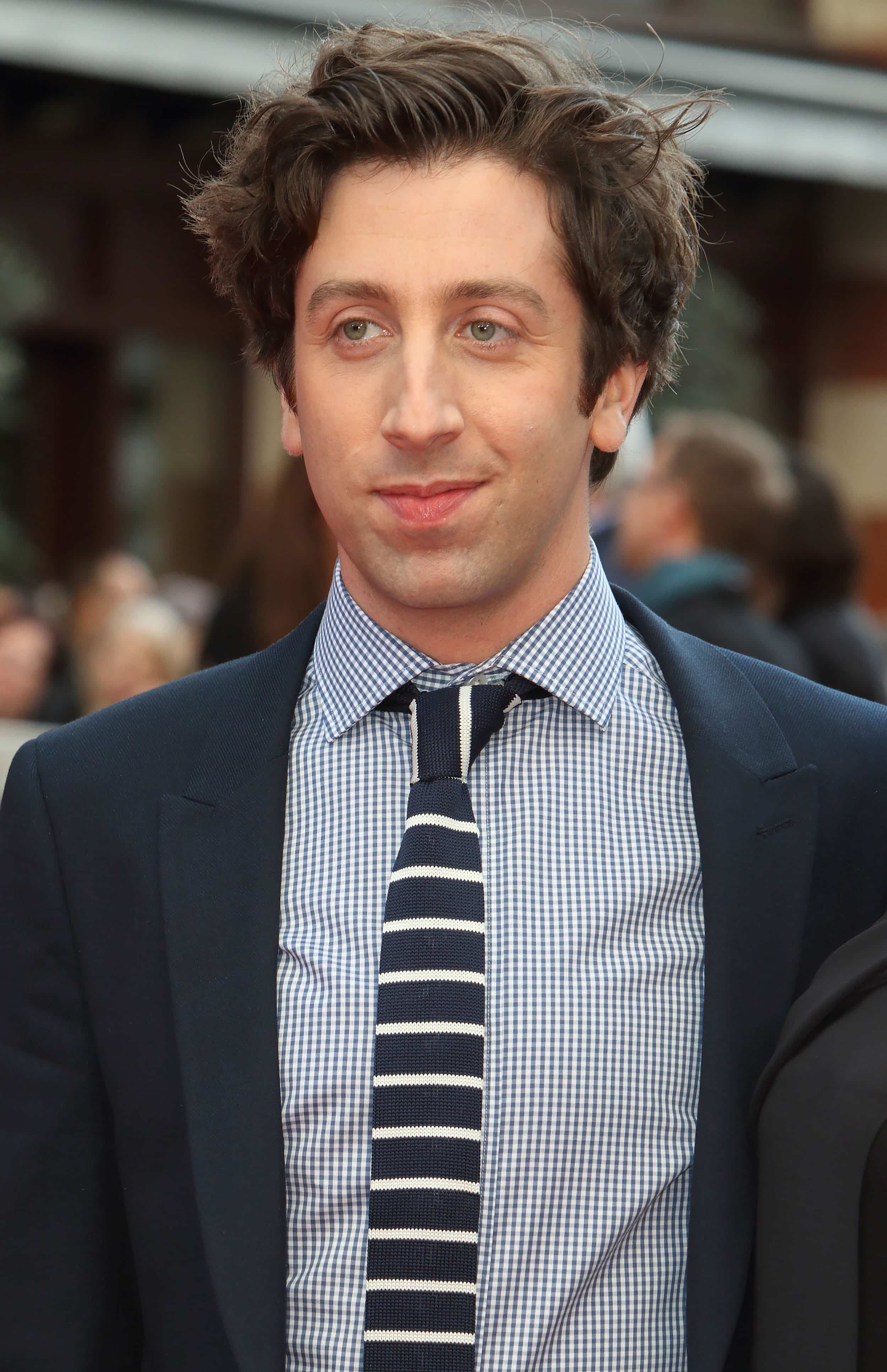 2500x3868 Simon Helberg Wallpaper