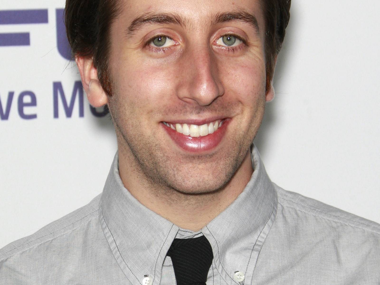 1600x1200 Simon Helberg