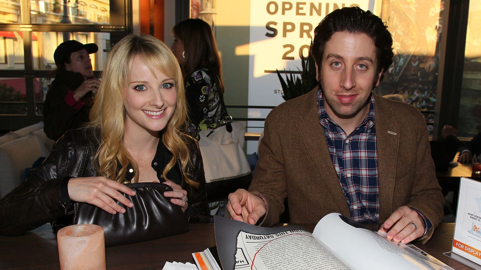 1600x900 Big Bang Theory's Simon Helberg And Melissa Rauch's Off Screen Relationship, Explained