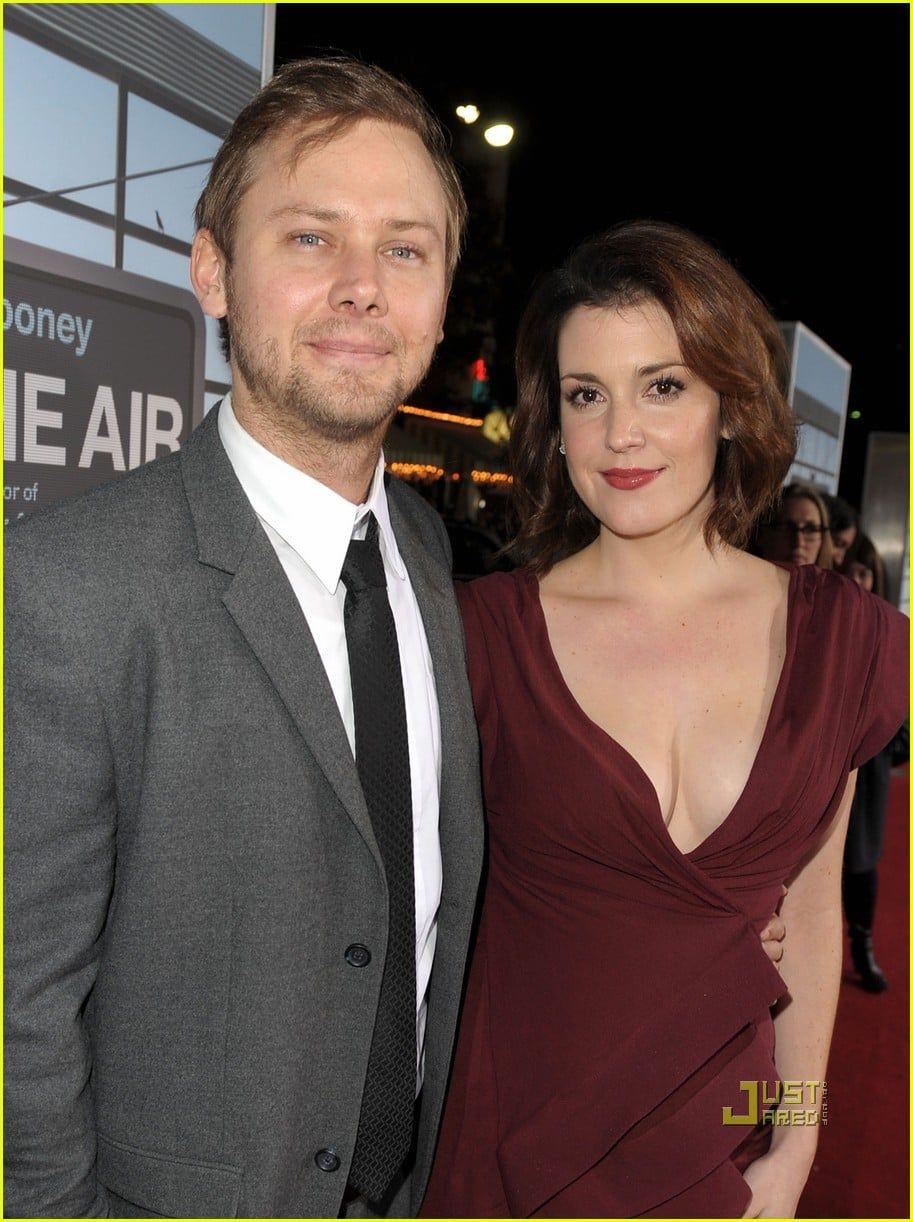 913x1222 Melanie Lynskey: Up In The Air with Jimmi Simpson: Photo 2393881. Jimmi Simpson, Melanie Lynskey Photo. Just Jared: Entertainment News