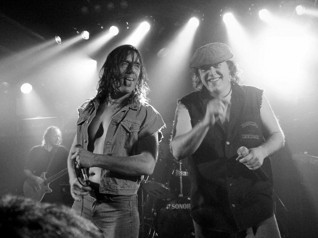1024x768 Bon Scott and Brian Johnson on stage together. Shurely shom
