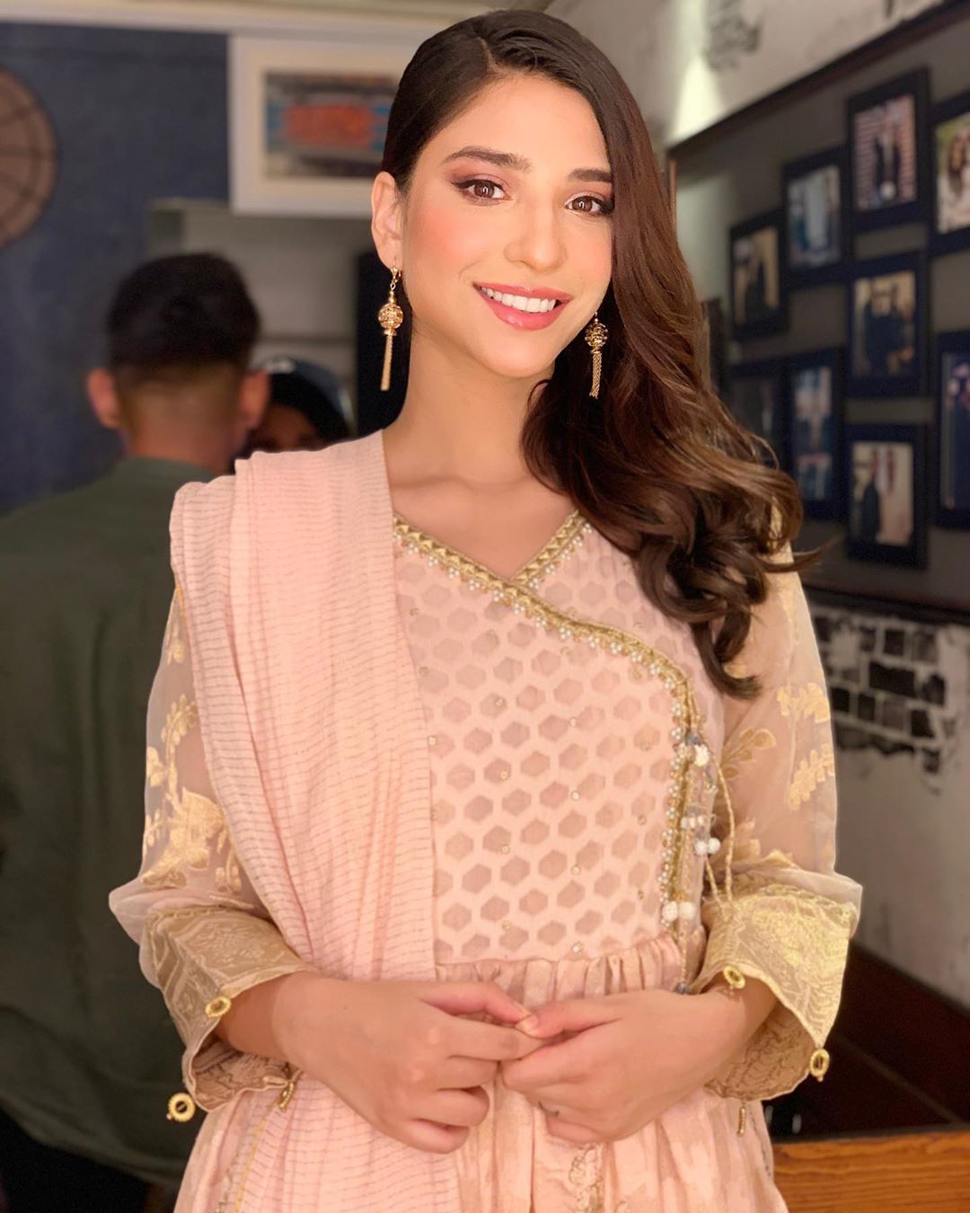 1080x1350 Ramsha Khan Wallpaper