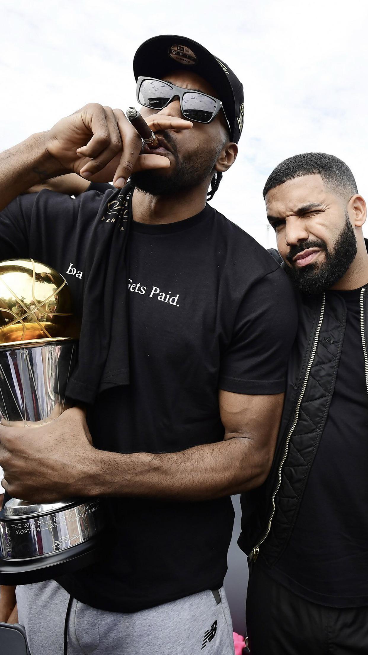 1242x2208 Kawhi and Drake iPhone Wallpaper (Photo by Frank Gunn)