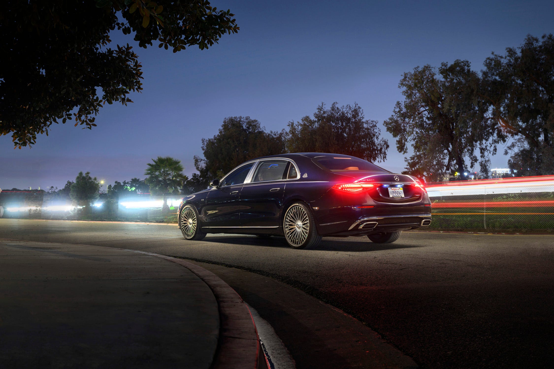 2250x1500 View Photo Of The 2023 Mercedes Maybach S680