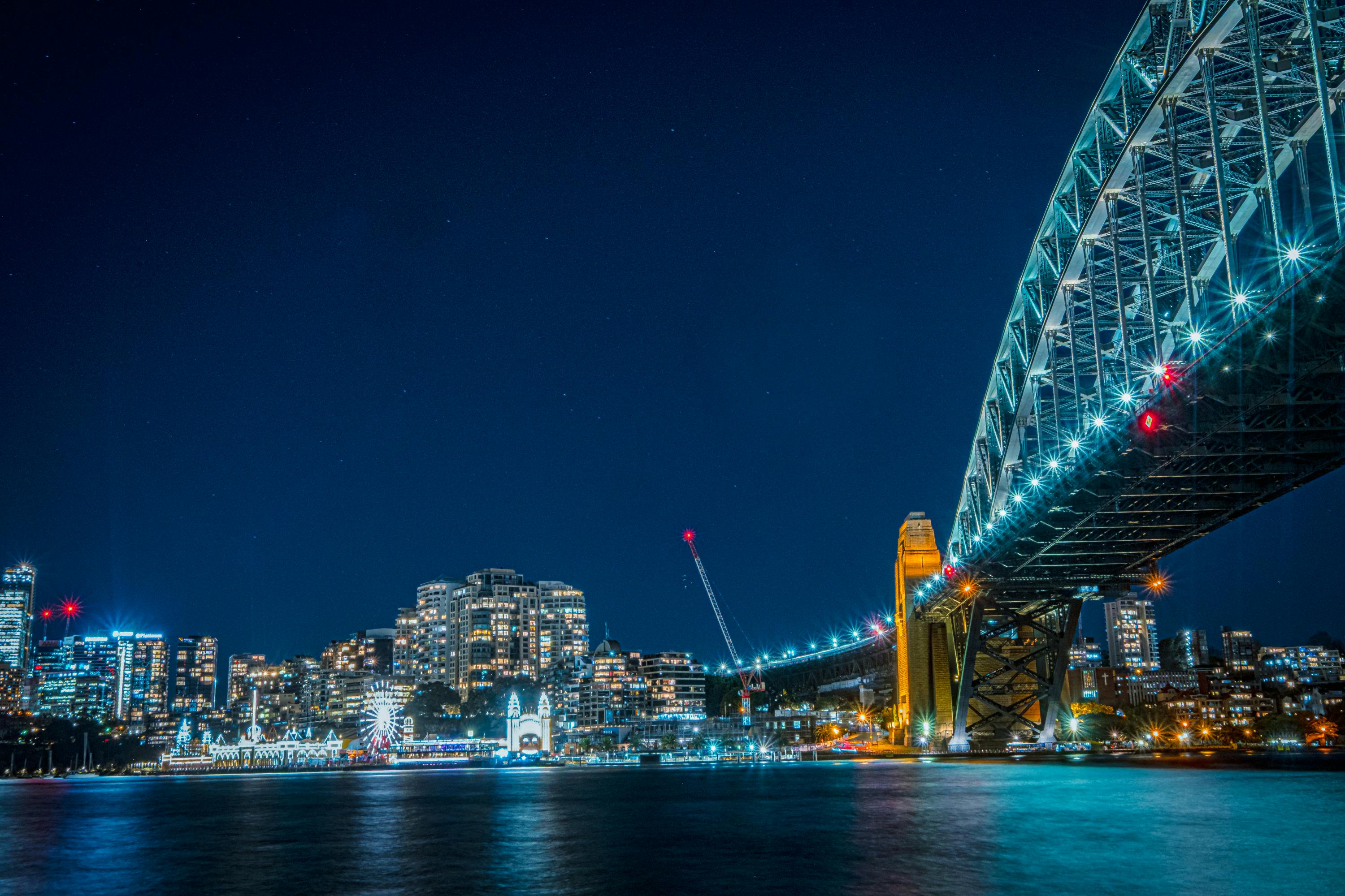 3000x2000 Sydney Harbour Bridge at Night with Cityscape View · Free