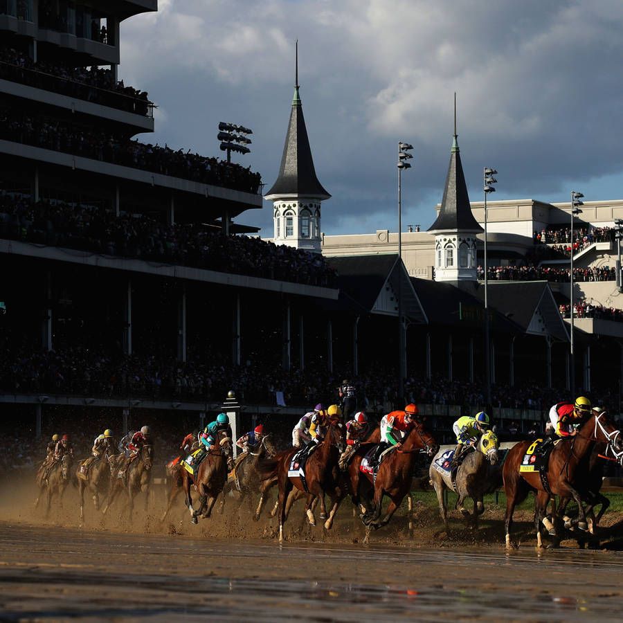 900x900 Thrilling Moments From The Kentucky Derby Wallpaper