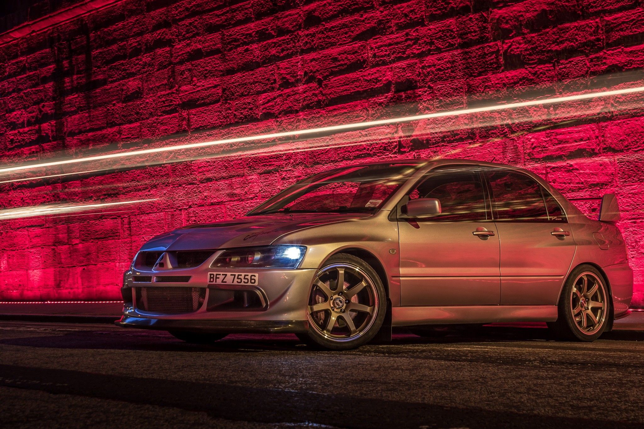 2048x1365 HD Wallpaper of the Mitsubishi Lancer Evolution: A Bold Iconx1200