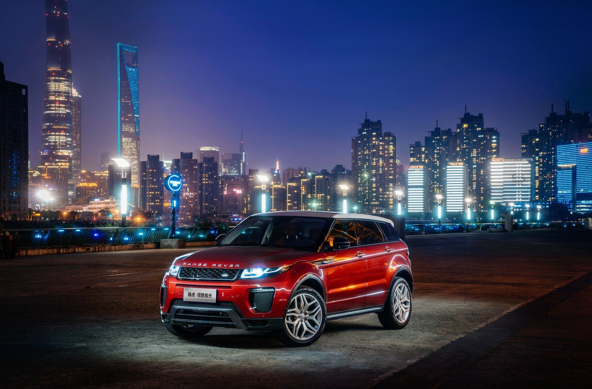 1920x1262 Stunning 4K Ultra HD Wallpaper of Range Rover Evoque SUV at Nightx2693