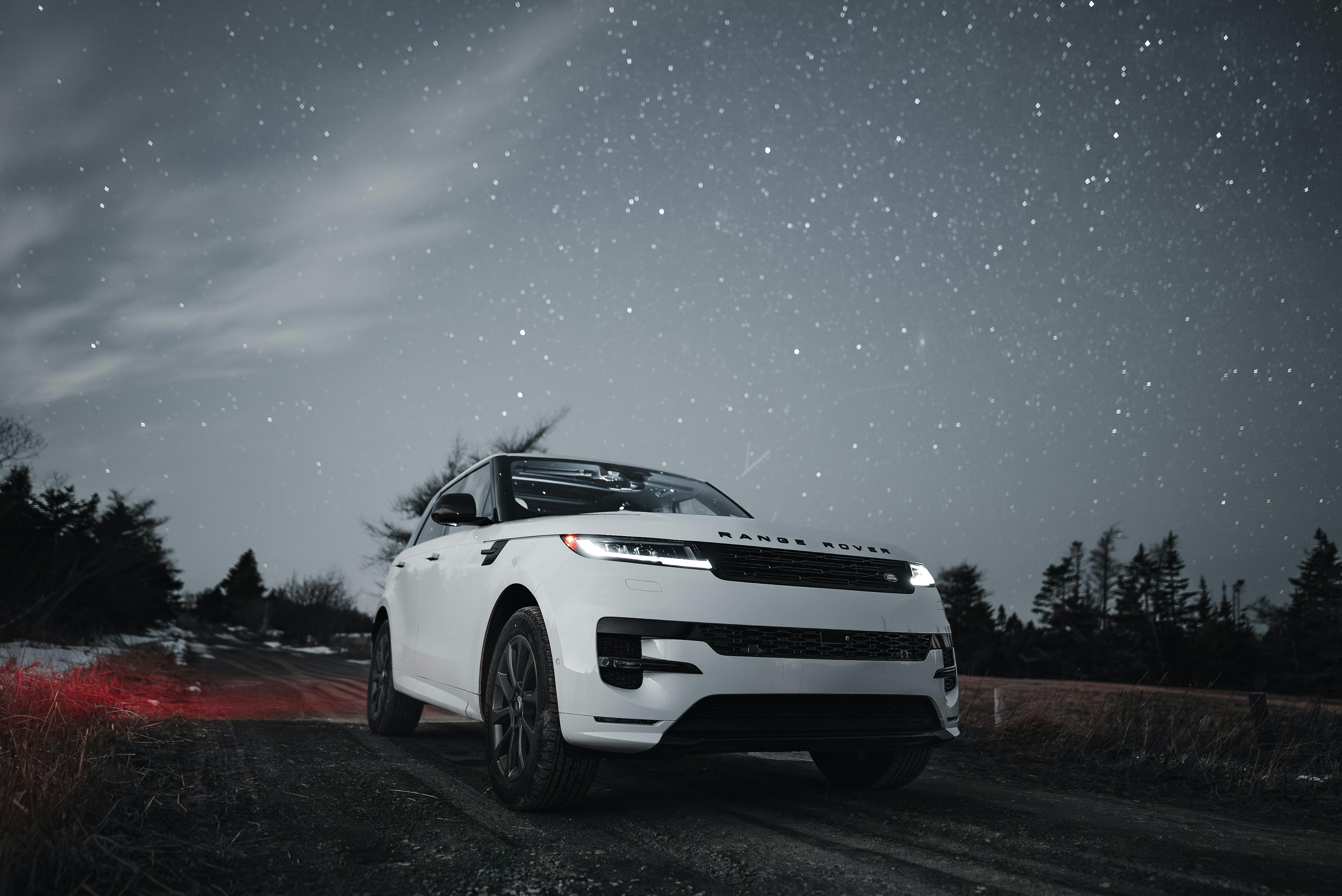 4240x2832 Luxury SUV under Starry Sky at Night · Free