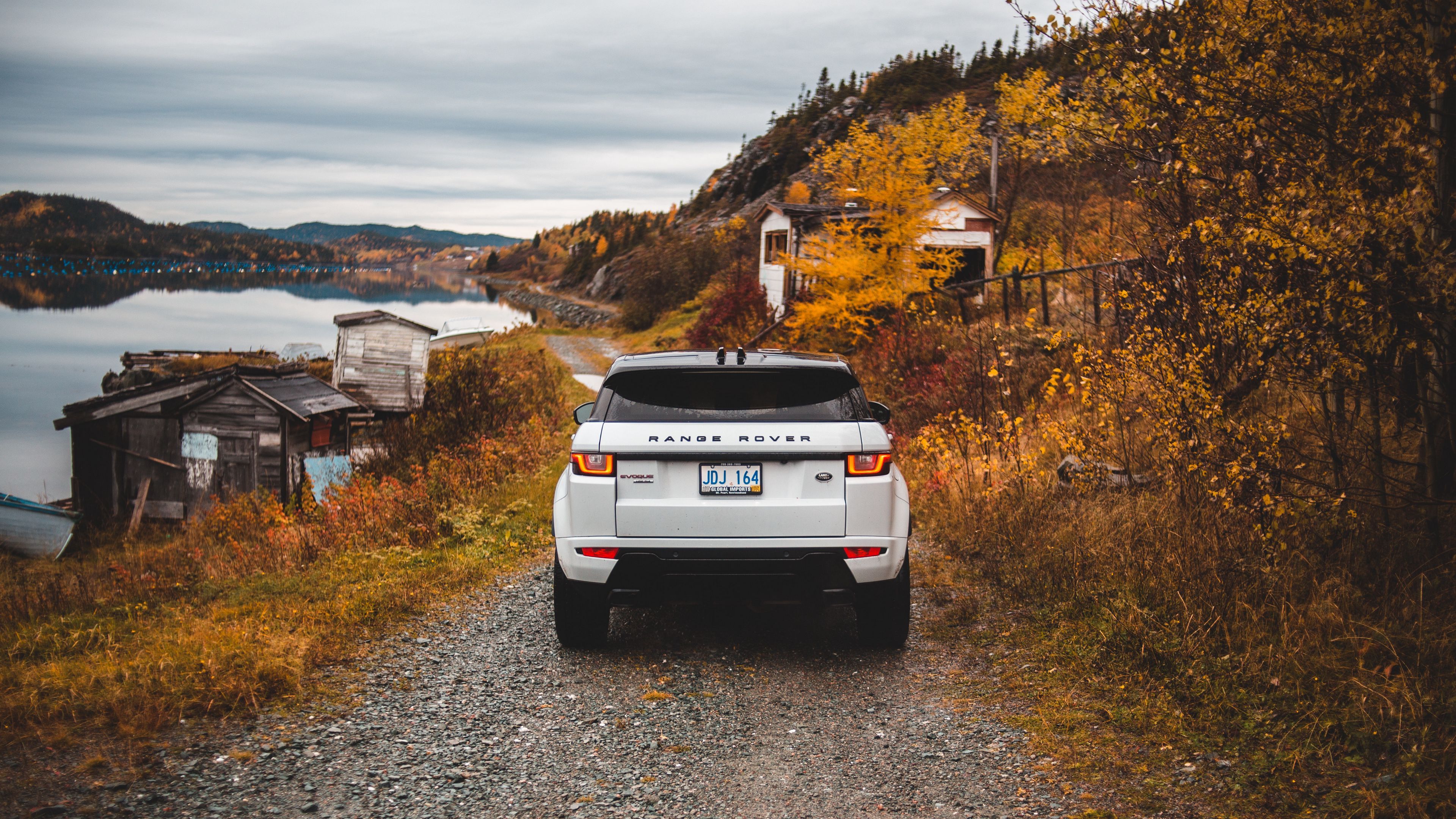 3840x2160 Download wallpaper 3840x2160 range rover, land rover, suv, autumn, rear view 4k uhd 16:9 HD background