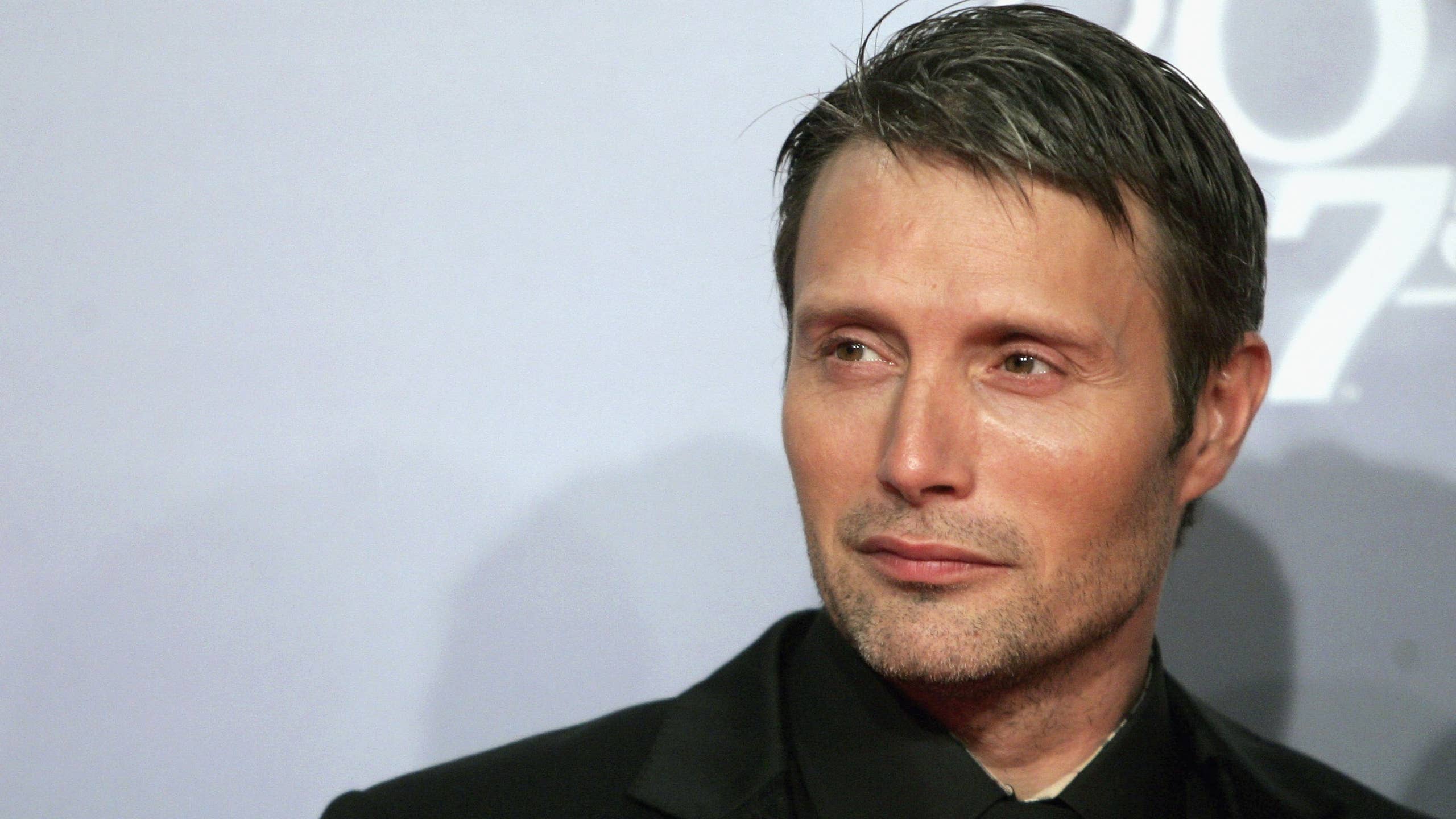 2560x1440 Casino Royale' Star Mads Mikkelsen Returns as Le Chiffre's Journal