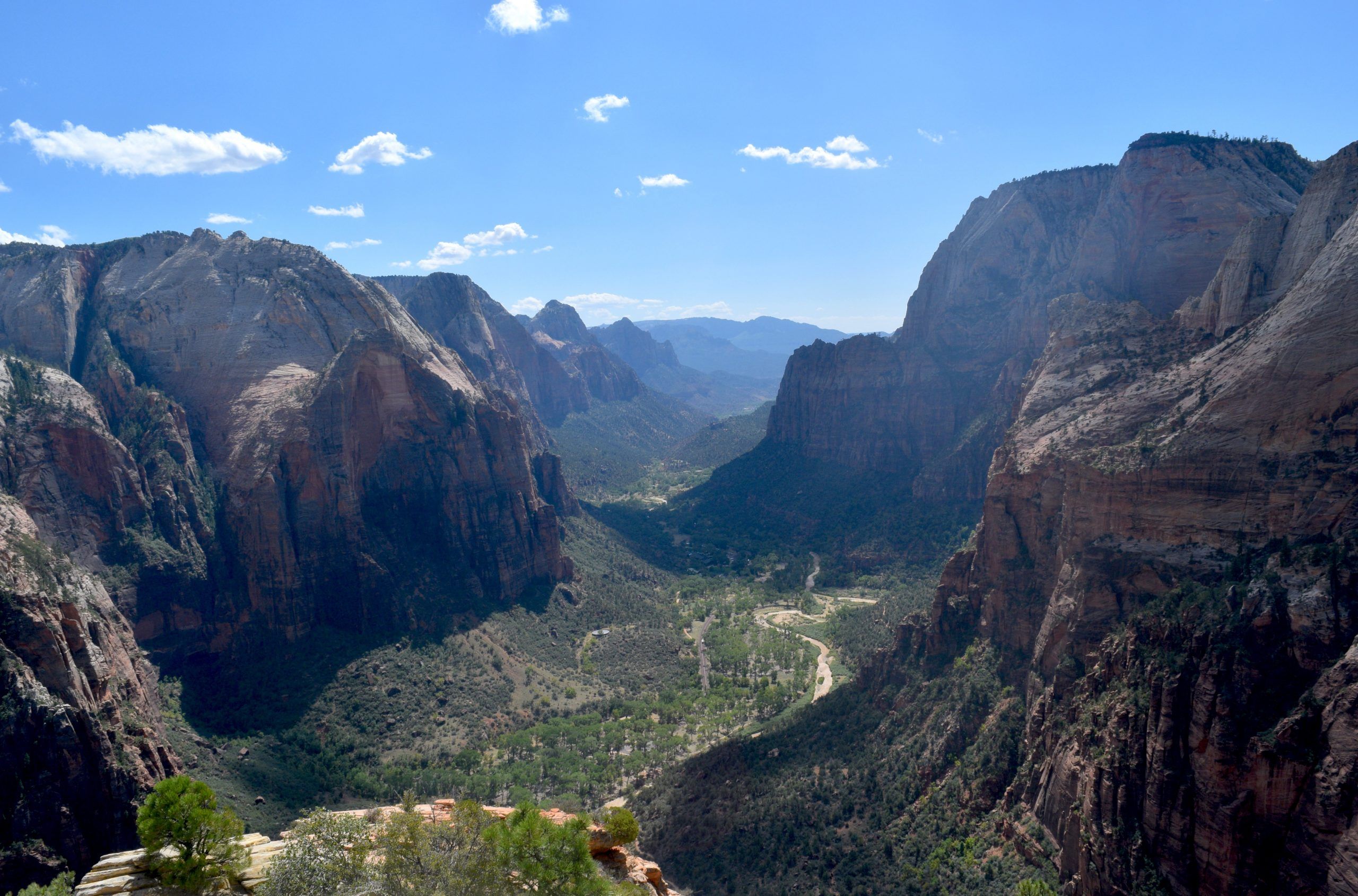 2560x1689 Hiking Angels Landing in Zion National Park, Utah In Transit