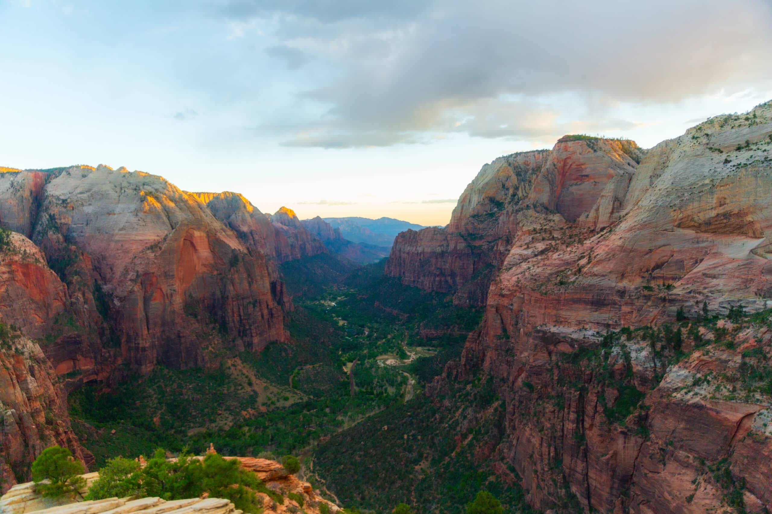 2560x1707 How to hike to the top of Angels Landing in Zion National Park