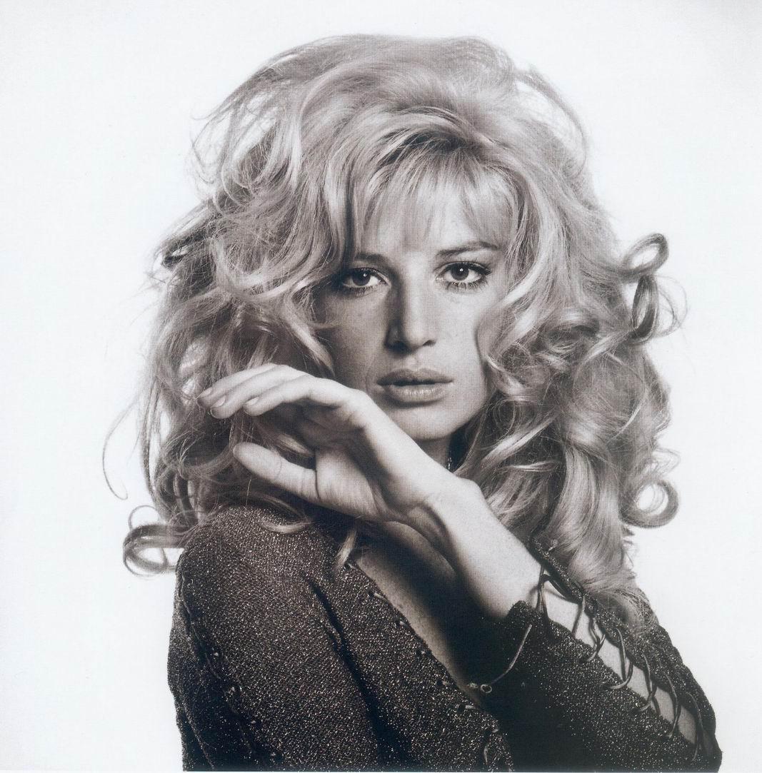 1067x1083 Monica Vitti Wallpaper