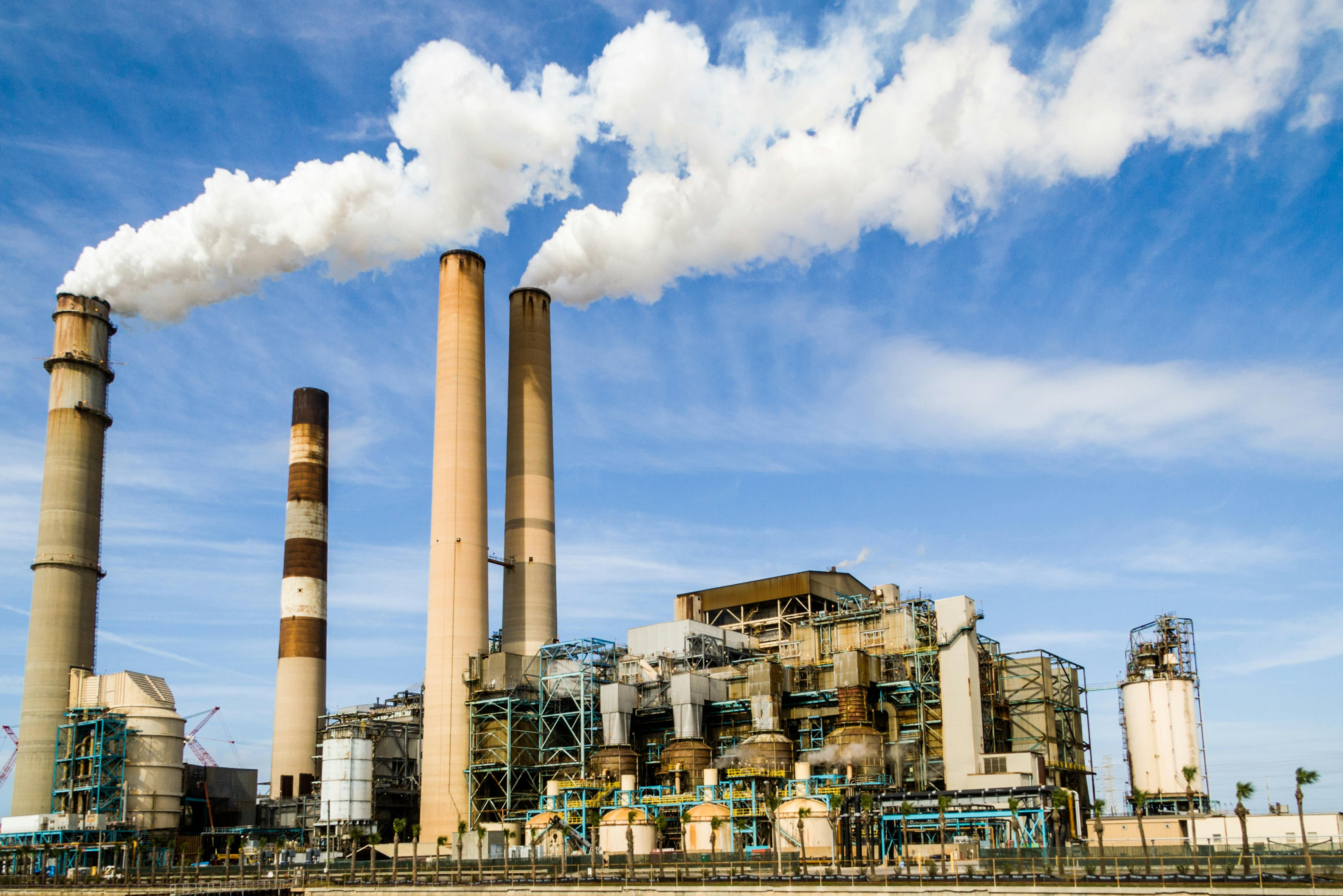 5200x3467 Photo Of An Industrial Factory Emitting Smoke · Free