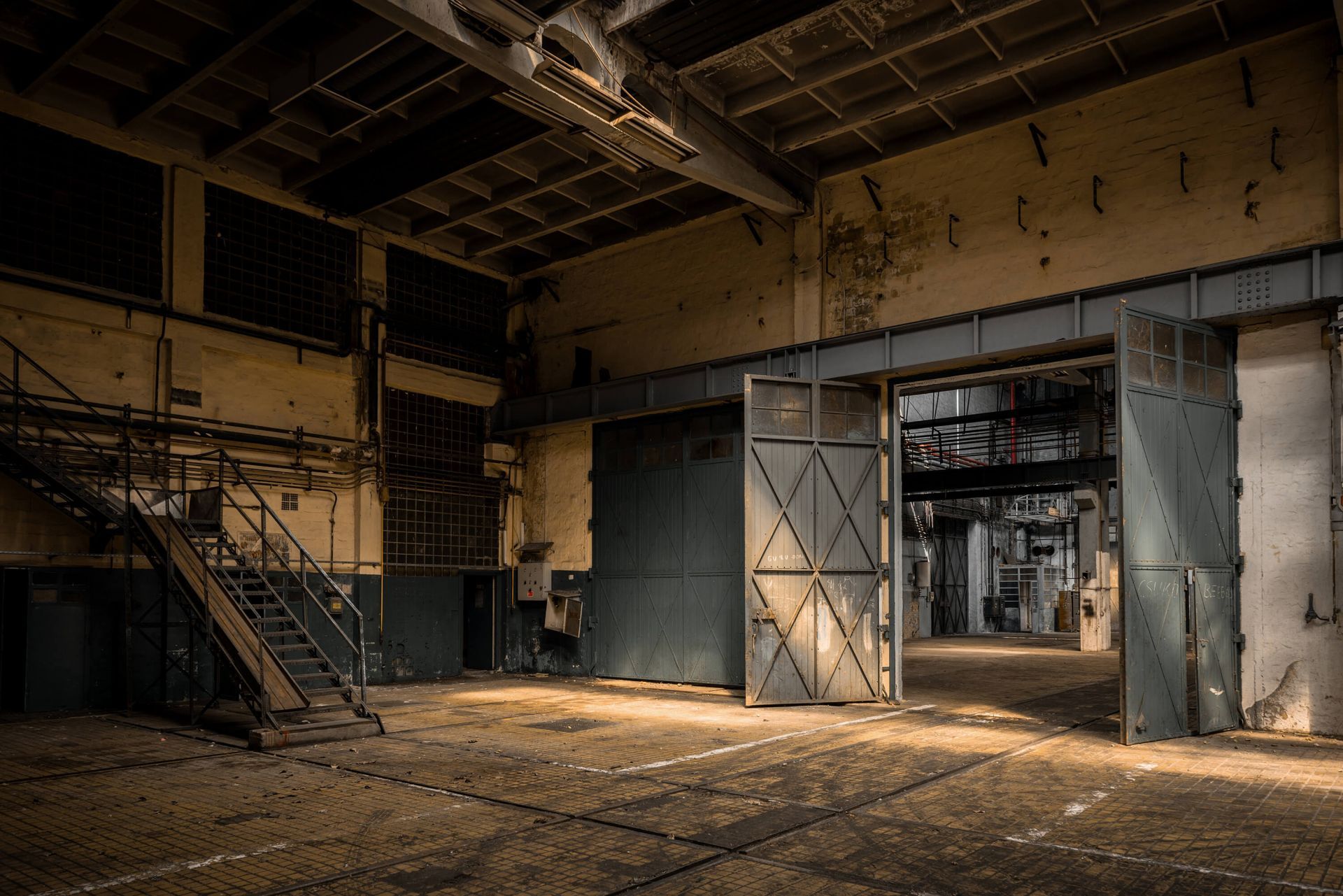 1920x1281 Wallpaper Mural old factory