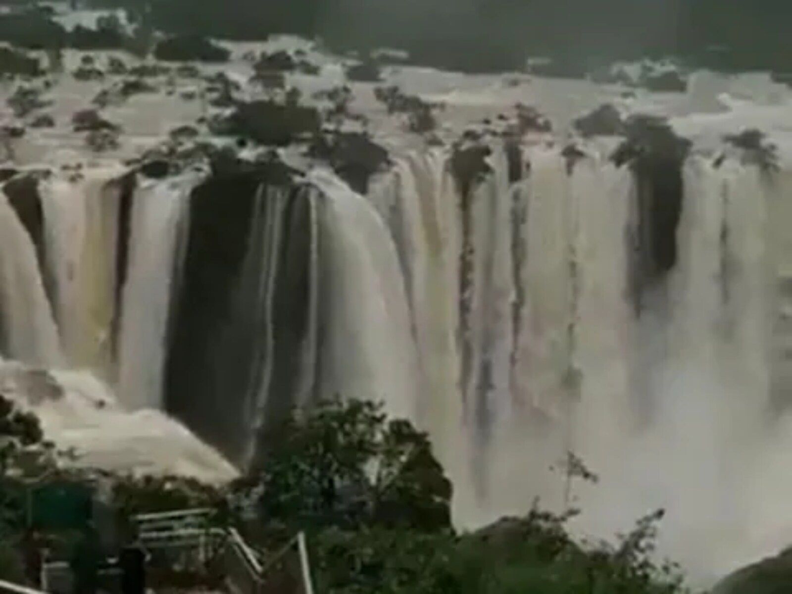 1600x1200 Wonderfall! Internet Loves Clip Of Jog Falls In Monsoon