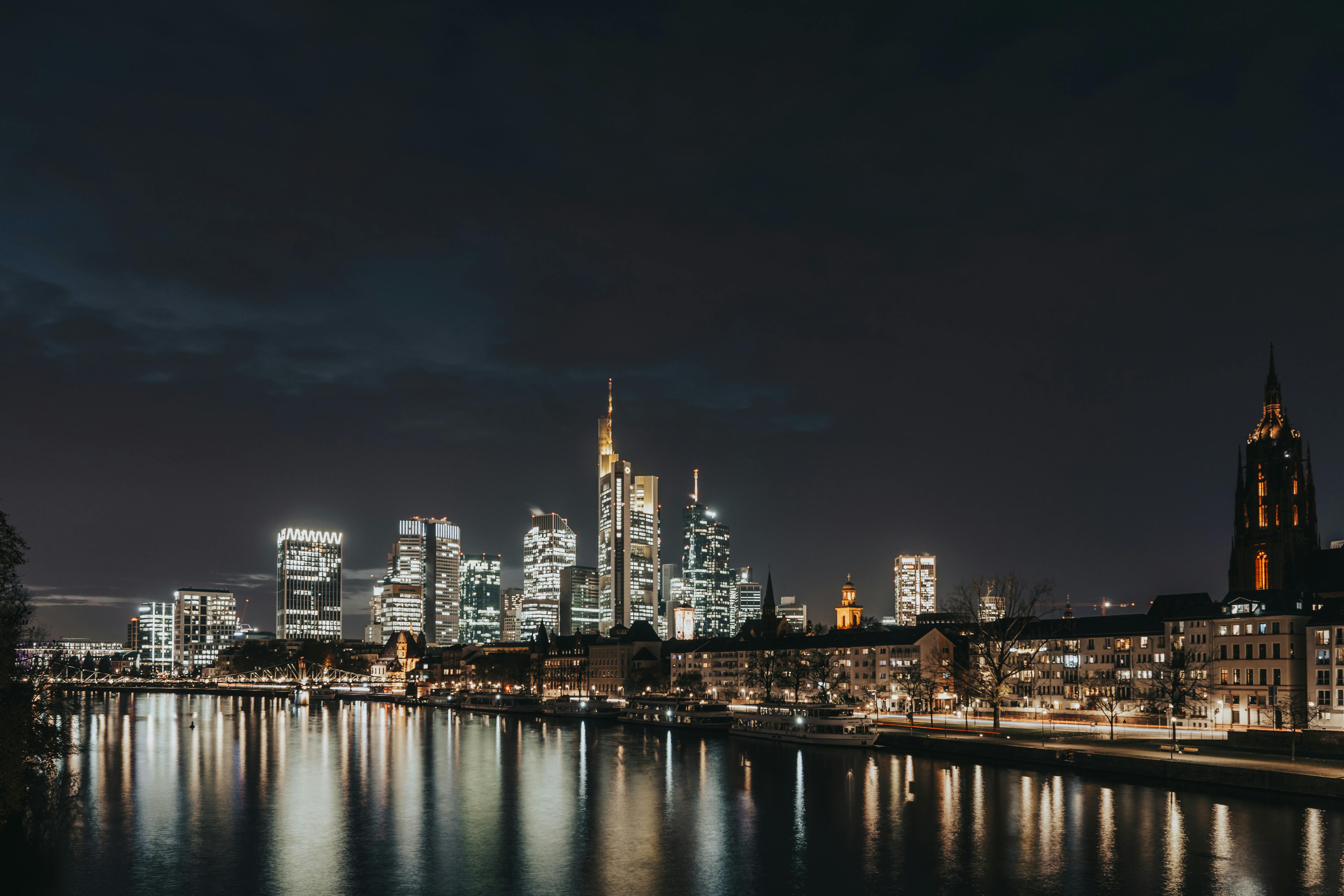 5649x3766 Skyline of Frankfurt am Main at Night, Germany · Free