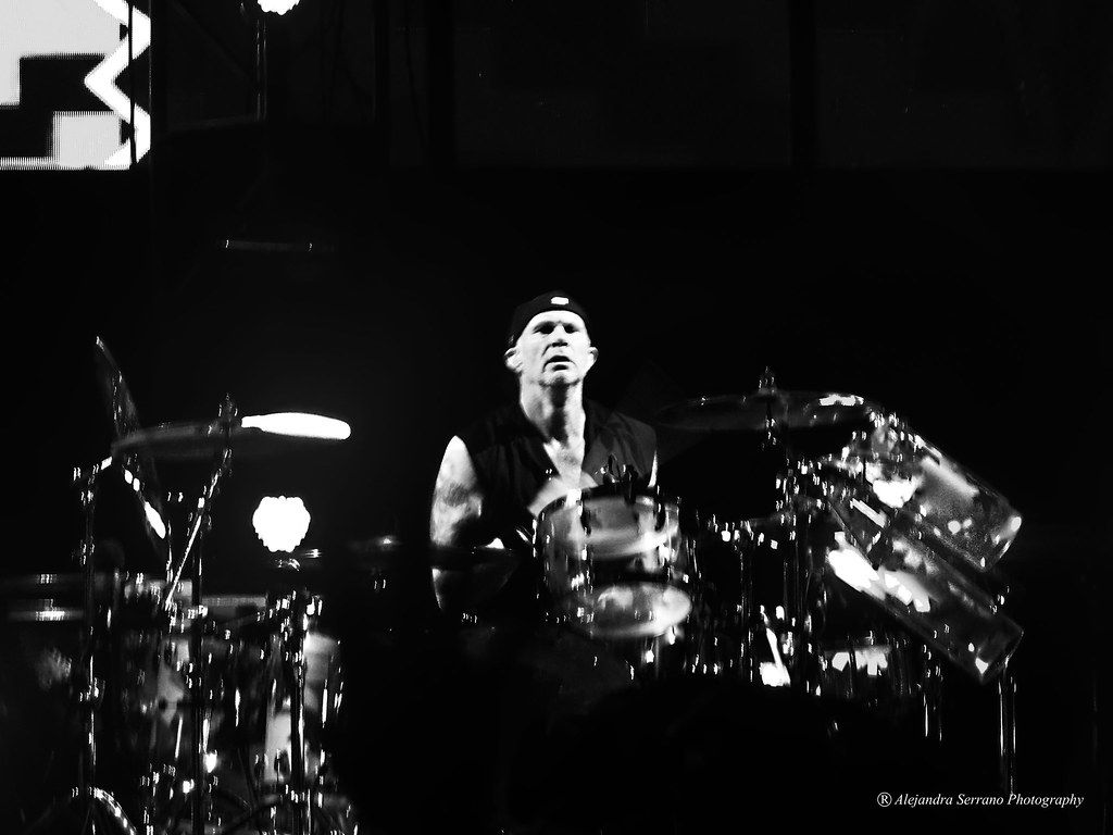 1024x768 Chad Smith