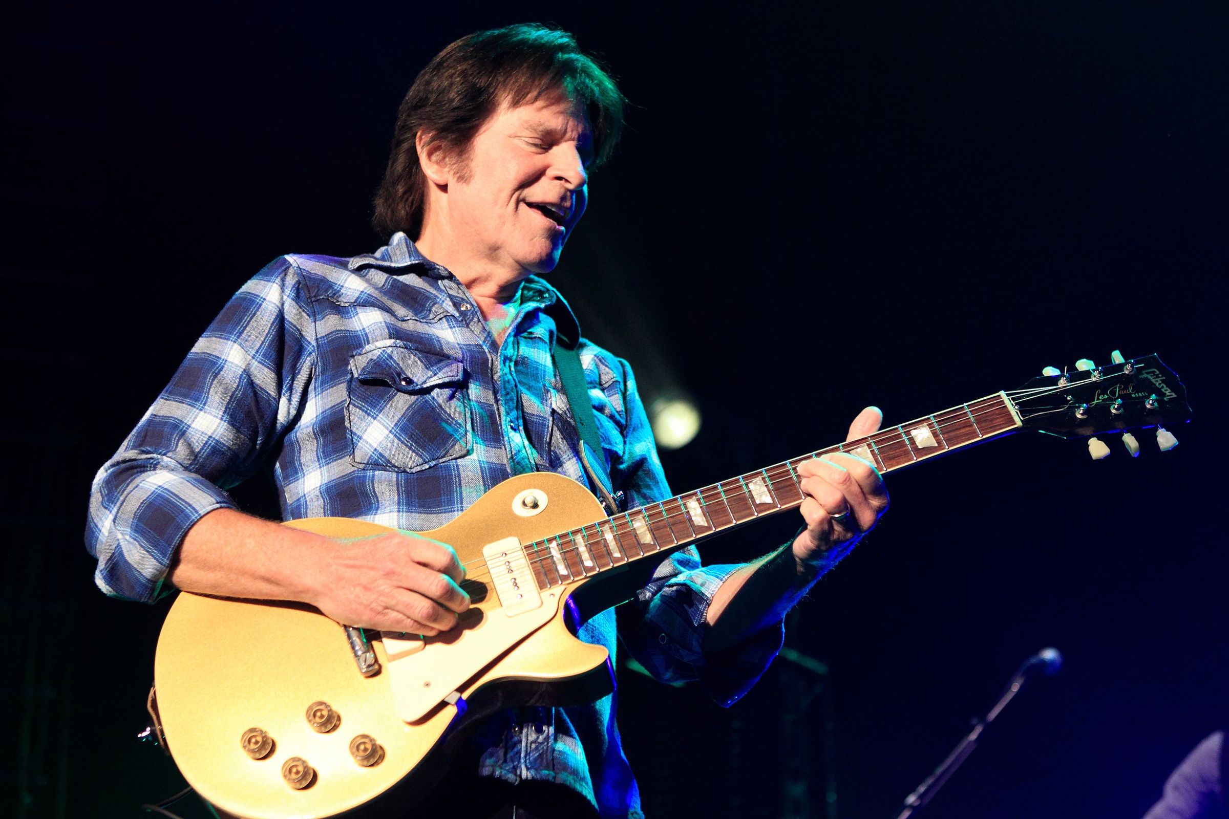 2400x1600 Watch John Fogerty Play 'Fortunate Son' at Red Rocks in Concert Film