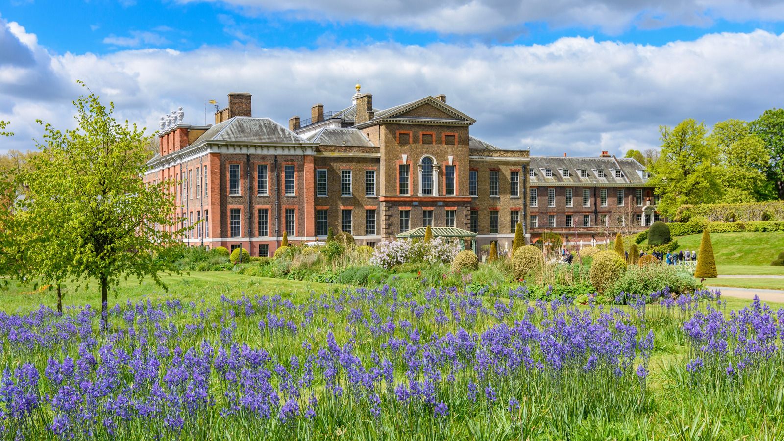 1600x900 The Most Vibrant Garden In The World Is A Lush European Gem Surrounded By Royal Grounds And Flower Beds