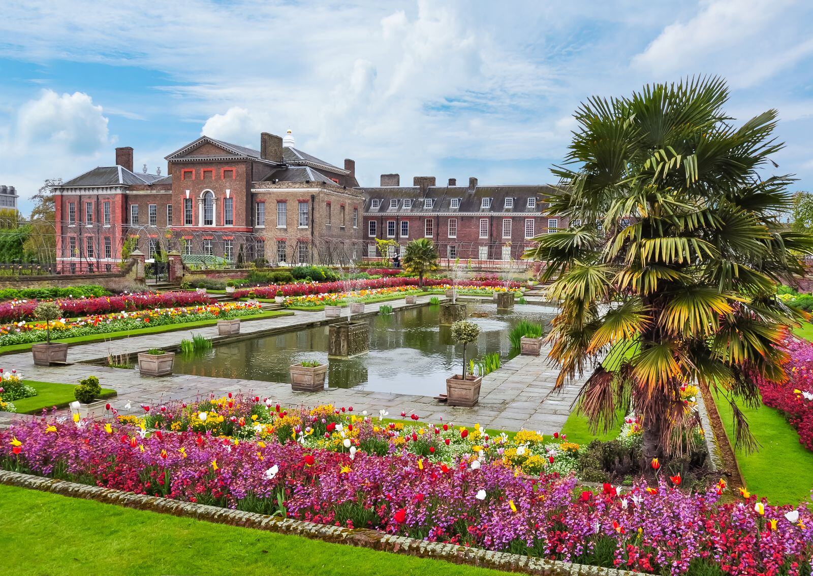 1600x1135 The Beauty of Kensington Palace Gardens in Plain Sight