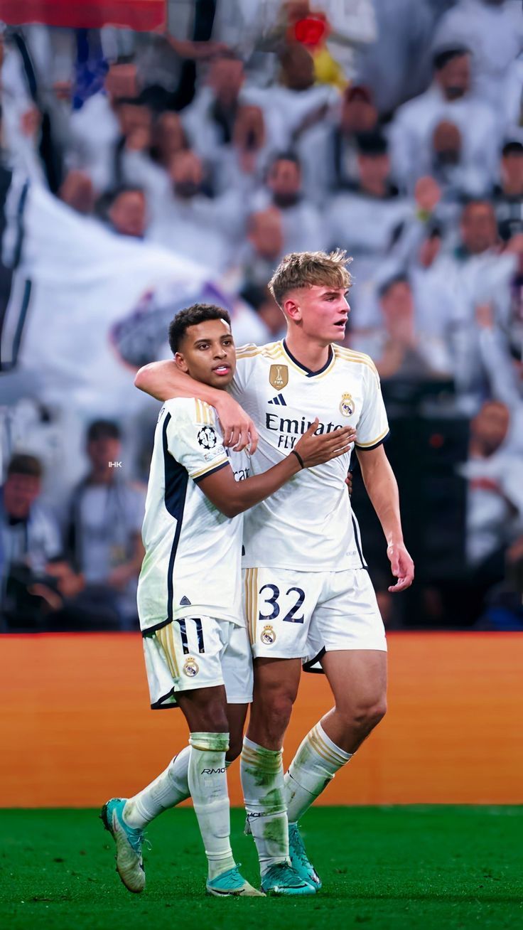 736x1308 Rodrygo and Nico Paz wallpaper