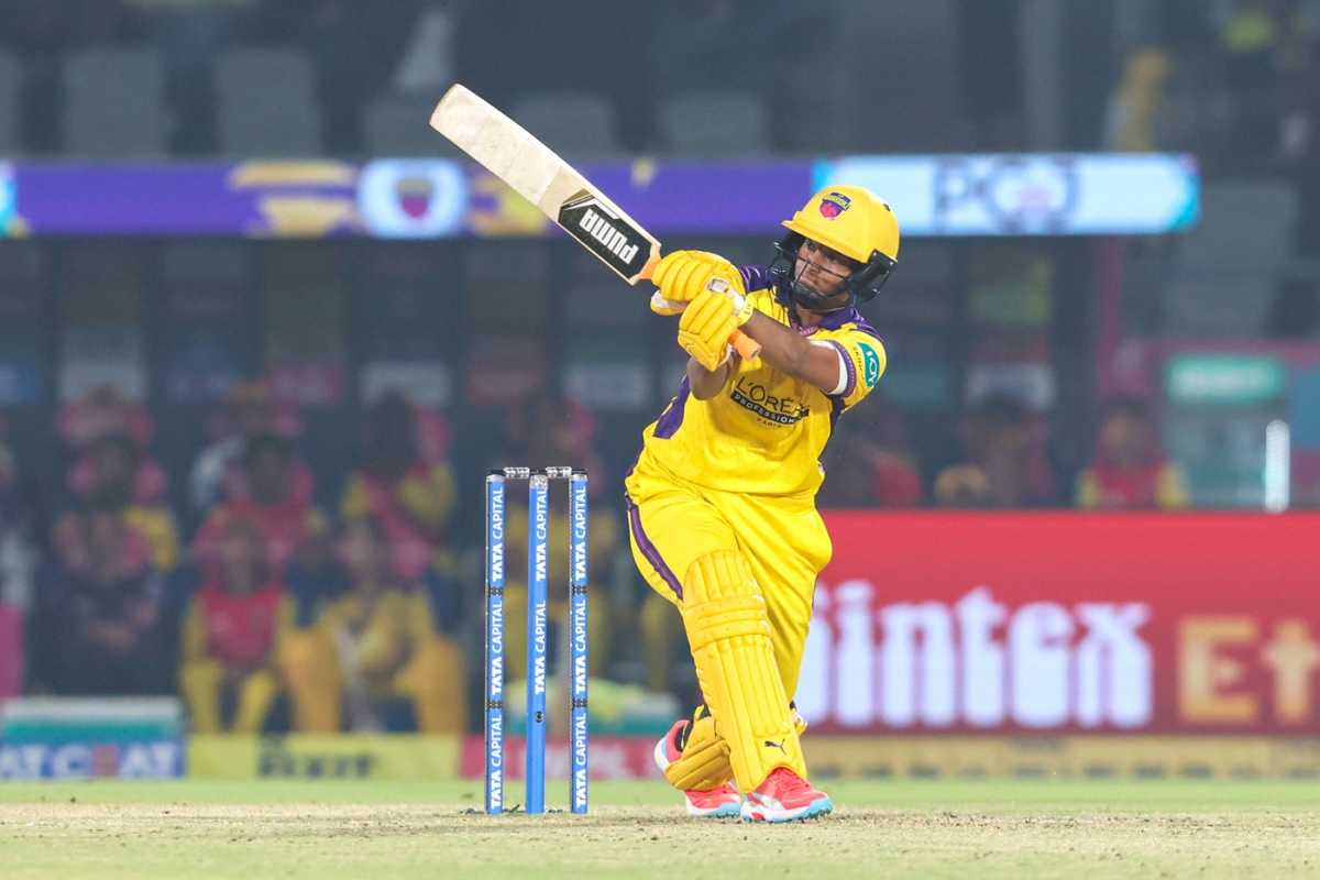 1200x800 Deepti Sharma Photo. Image Gallery and Match Picture
