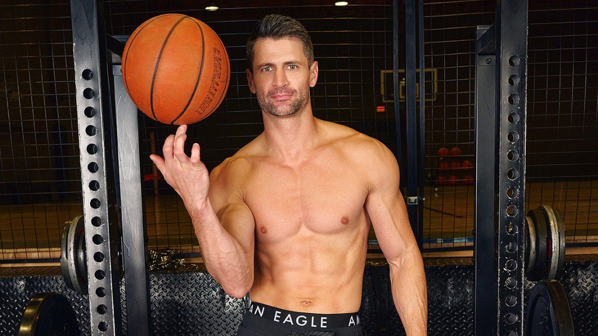 1200x675 James Lafferty Gives OTH Vibes in Shirtless American Eagle Photo