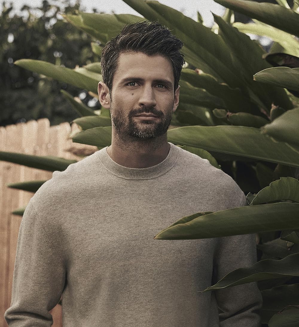 1000x1095 James Lafferty