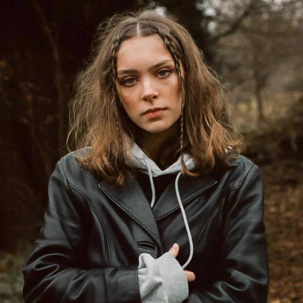 1000x998 On “Overkill, Holly Humberstone​ Is Preparing to Do Something Brave. The Wild Honey Pie