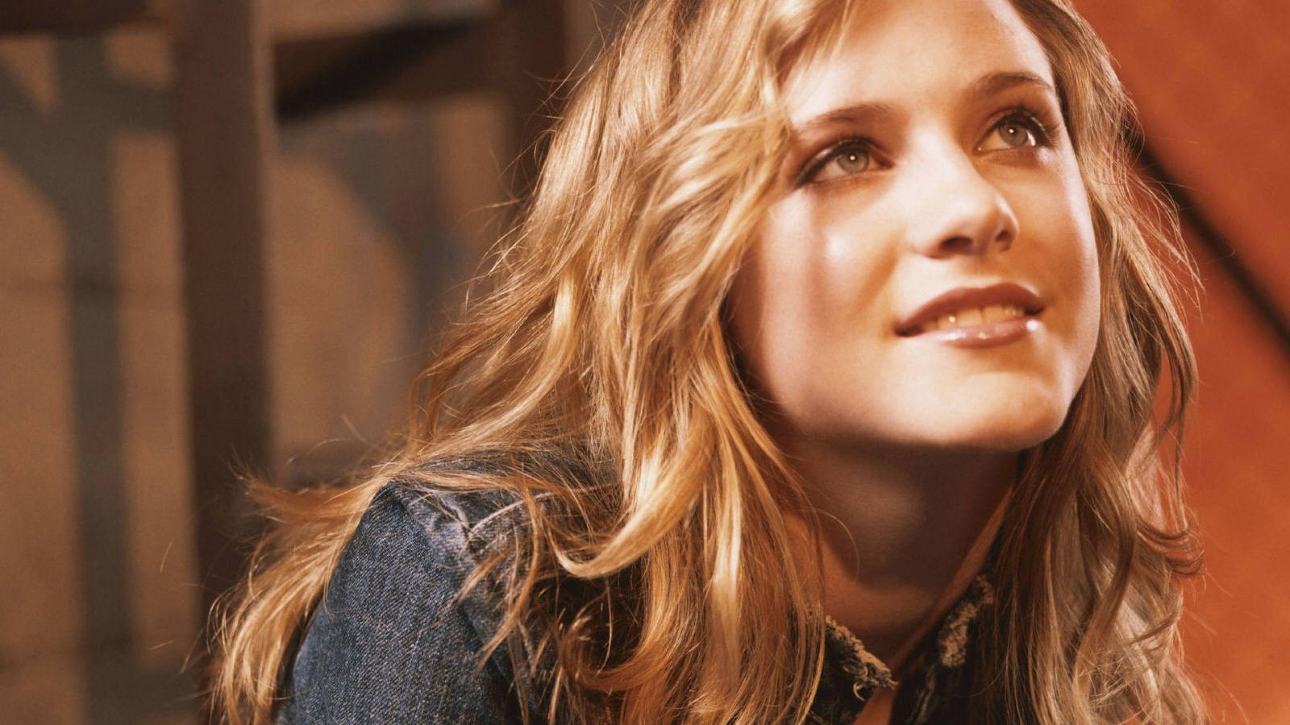 2560x1440 Evan Rachel Wood Cute Wallpaper 1440P Resolution