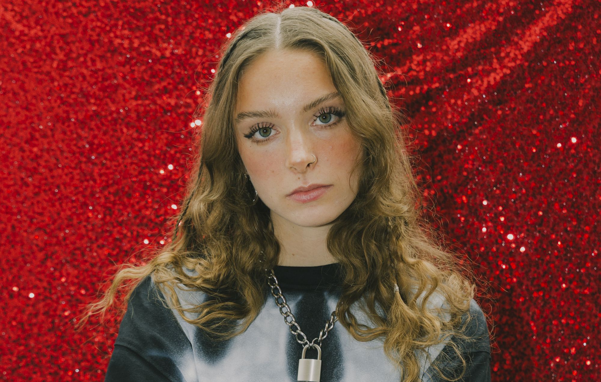 2000x1270 Holly Humberstone: “I have loads of new music that I'm so excited about