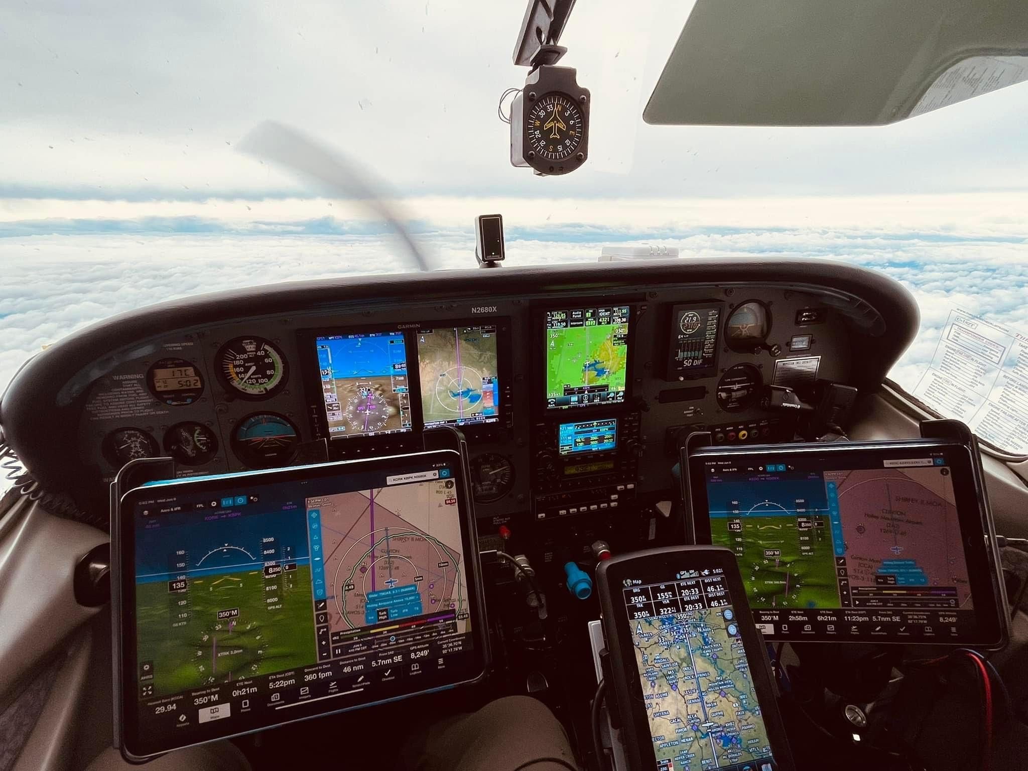 2048x1536 When does technology become a dangerous distraction? : Air Facts Journal