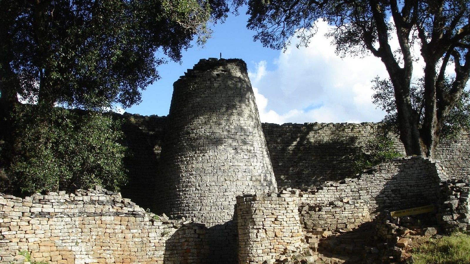 1600x900 Great Enclosure Tower, Great Zimbabwe History Encyclopedia