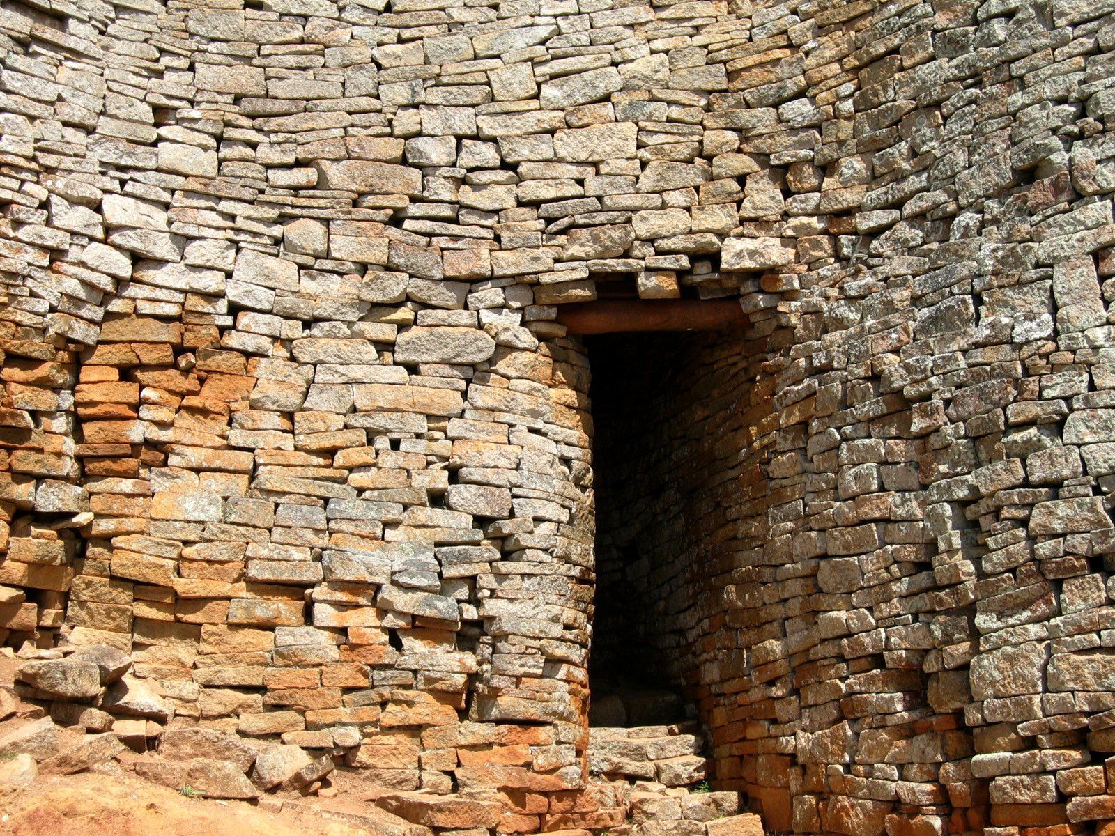 1600x1200 Stone walls of Great Zimbabwe Free
