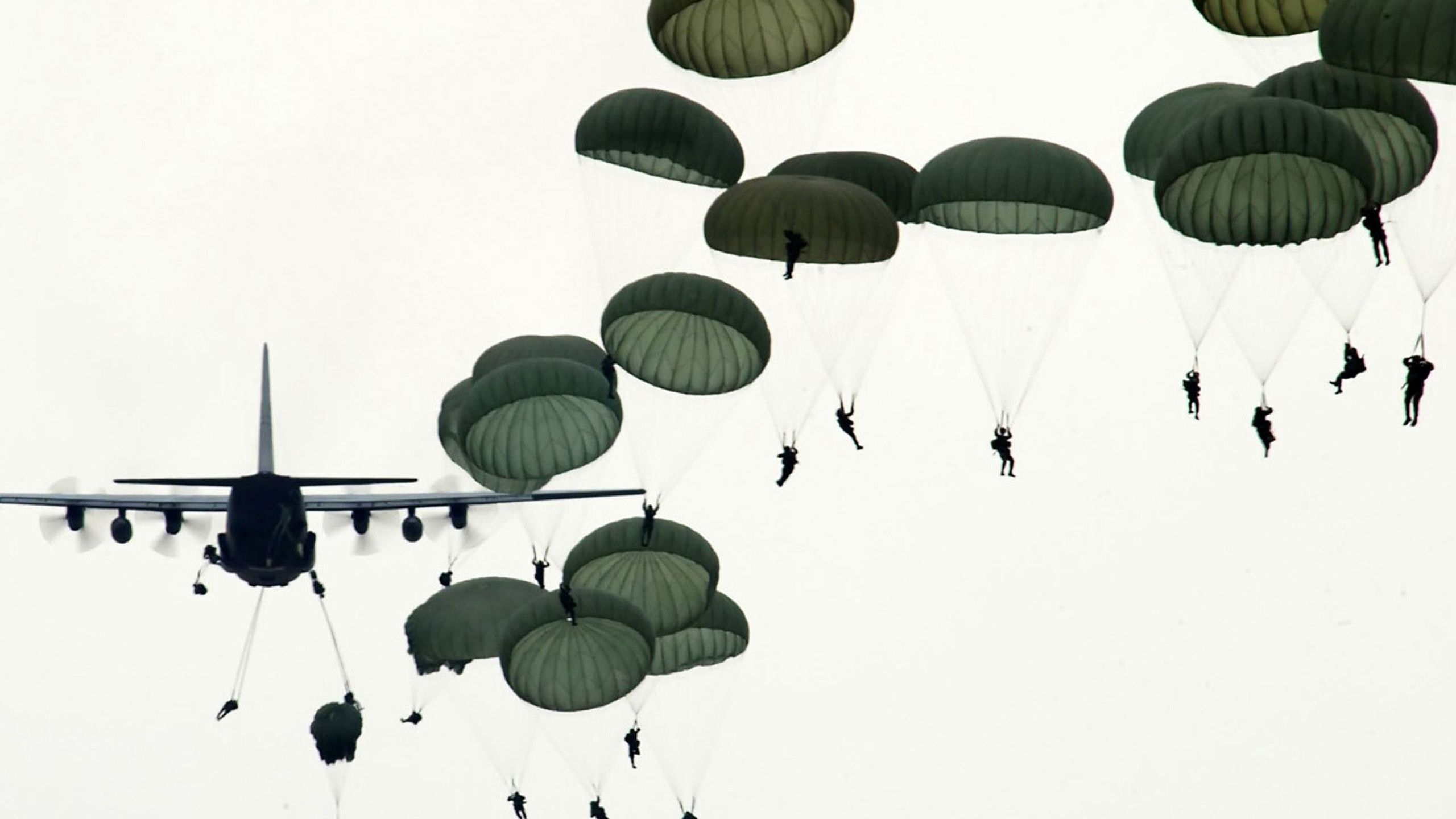 2560x1440 Paratrooper Wallpaper