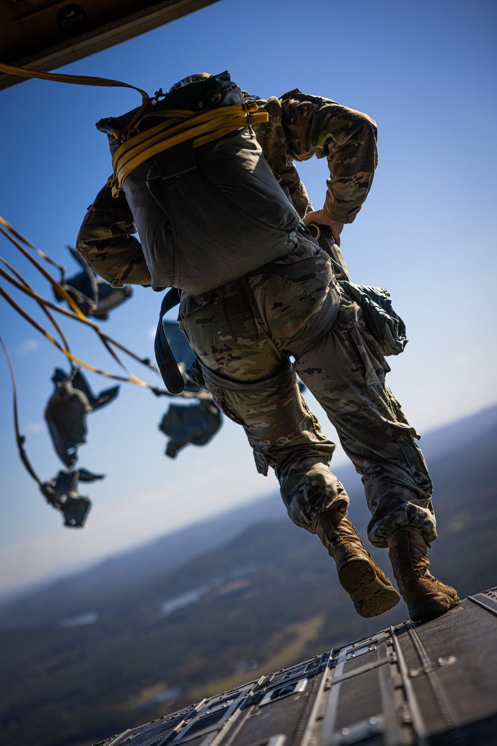 1000x1499 DVIDS Support Battalion, 20th Special Forces Group ( Airborne) jump [Image 4 of 21]