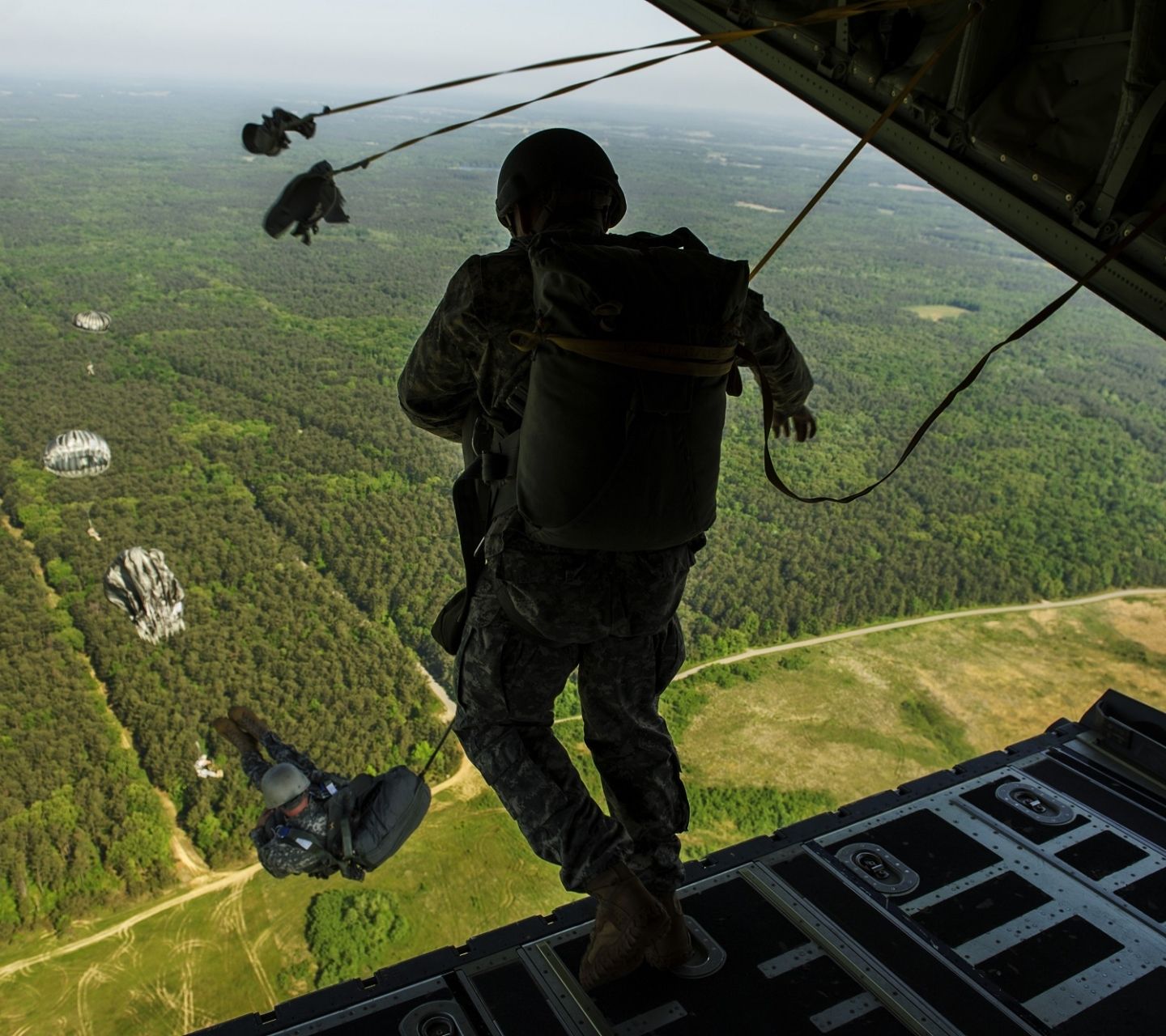 1440x1280 Free Paratrooper 4K Wallpaper & Desktop HD Background for PC