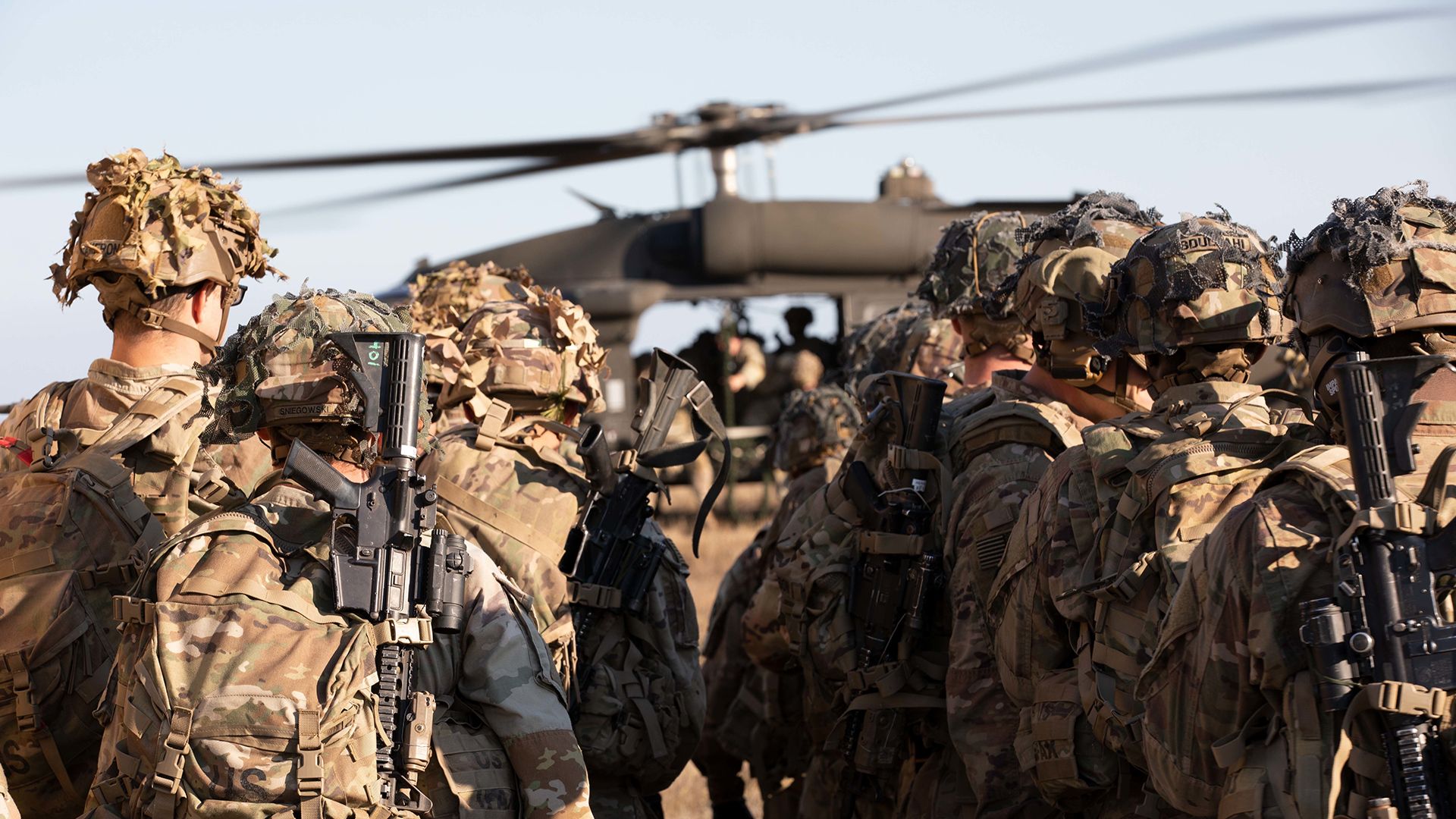 1920x1080 Soldiers with 101st and 82nd Airborne Divisions deploying to Europe