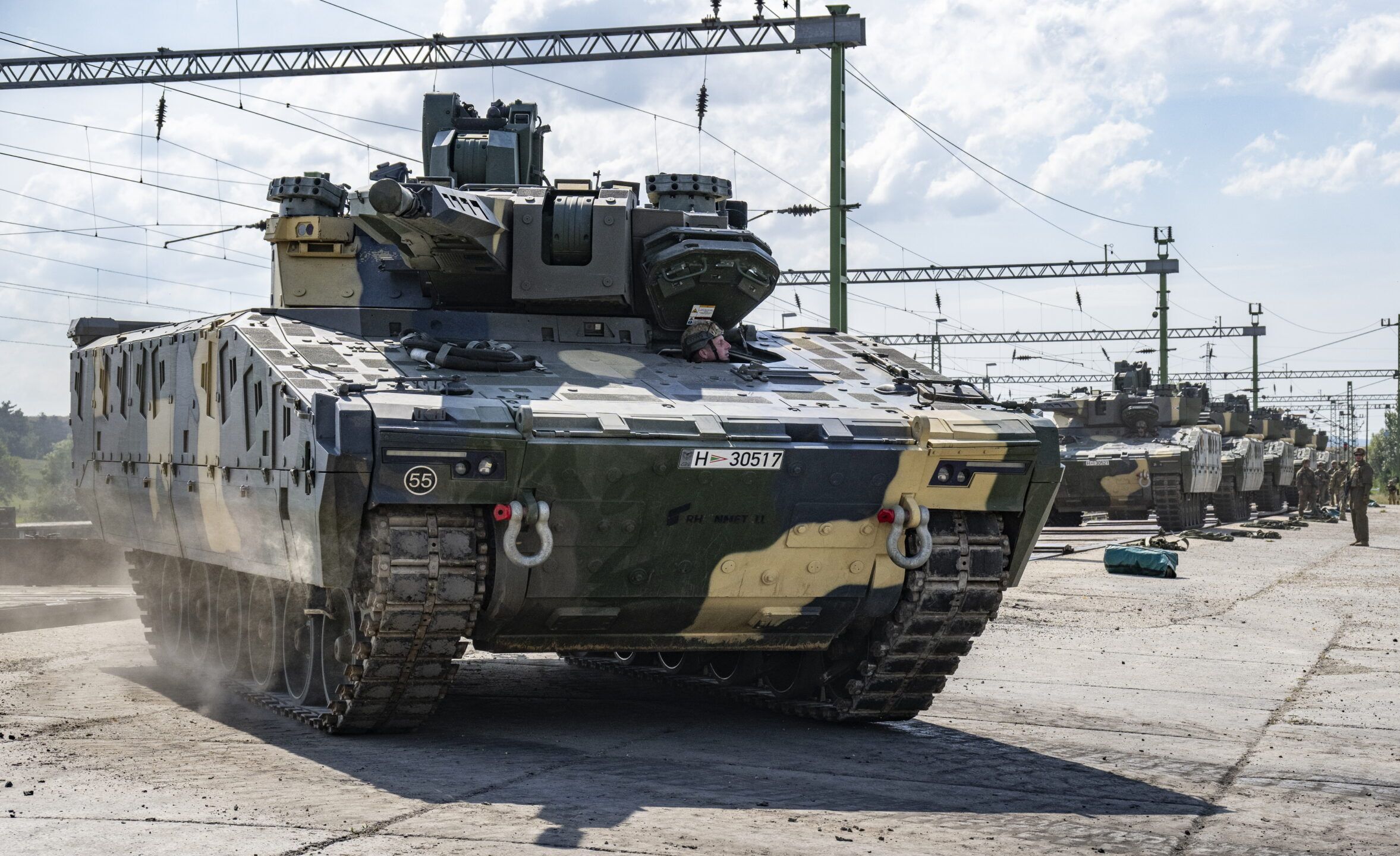 2355x1440 Defense Forces' Lynx Armored Vehicle Fleet Growing Rapidly