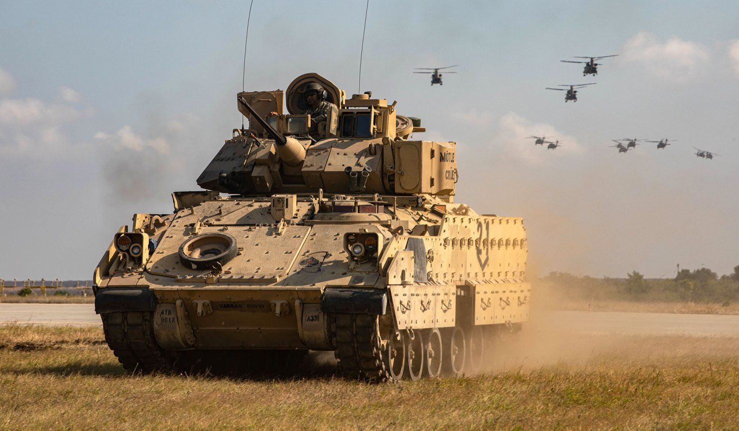 1481x864 Photos: U.S. Army Bradley Fighting Vehicle
