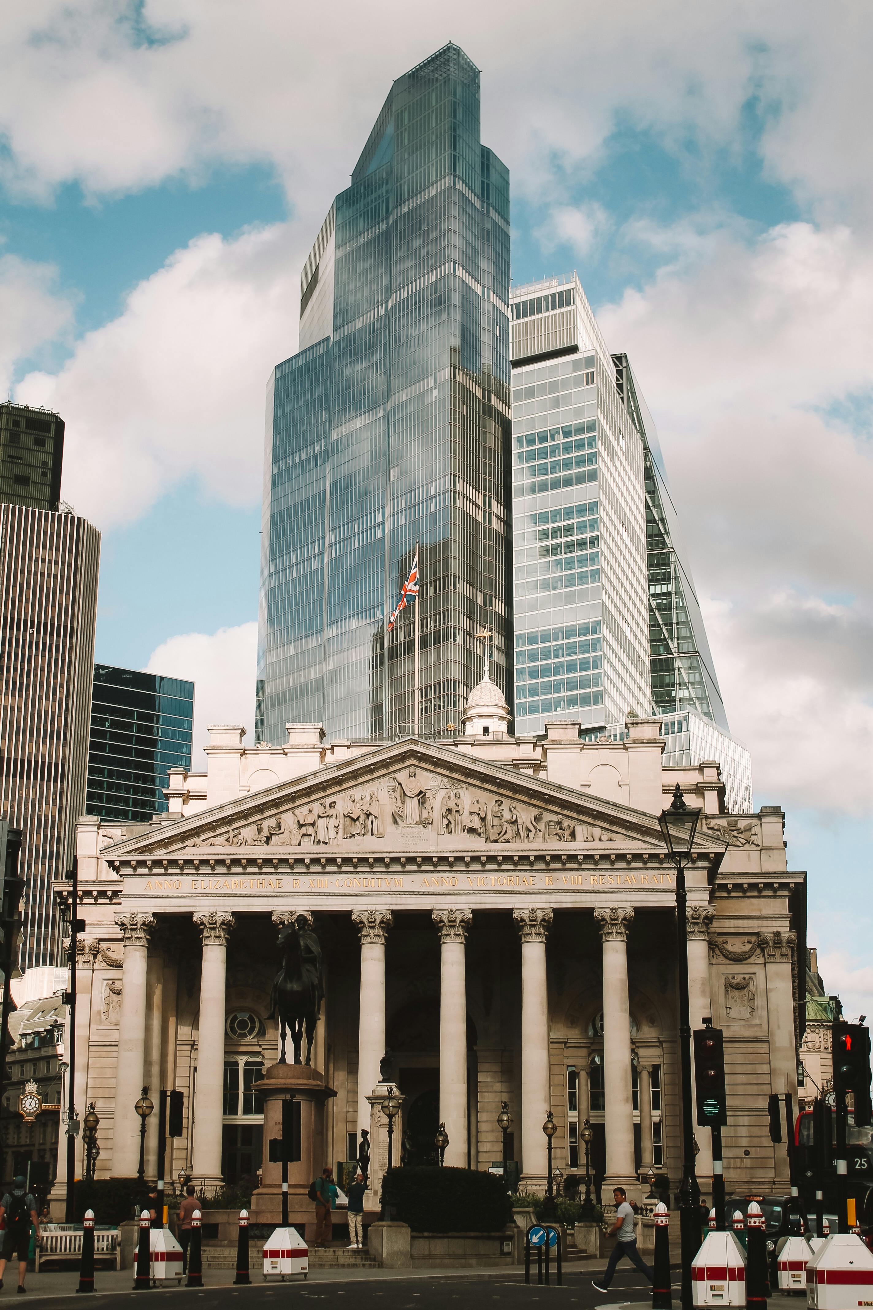 2848x4272 Bank of England in Front of a Skyscraper in London, UK · Free